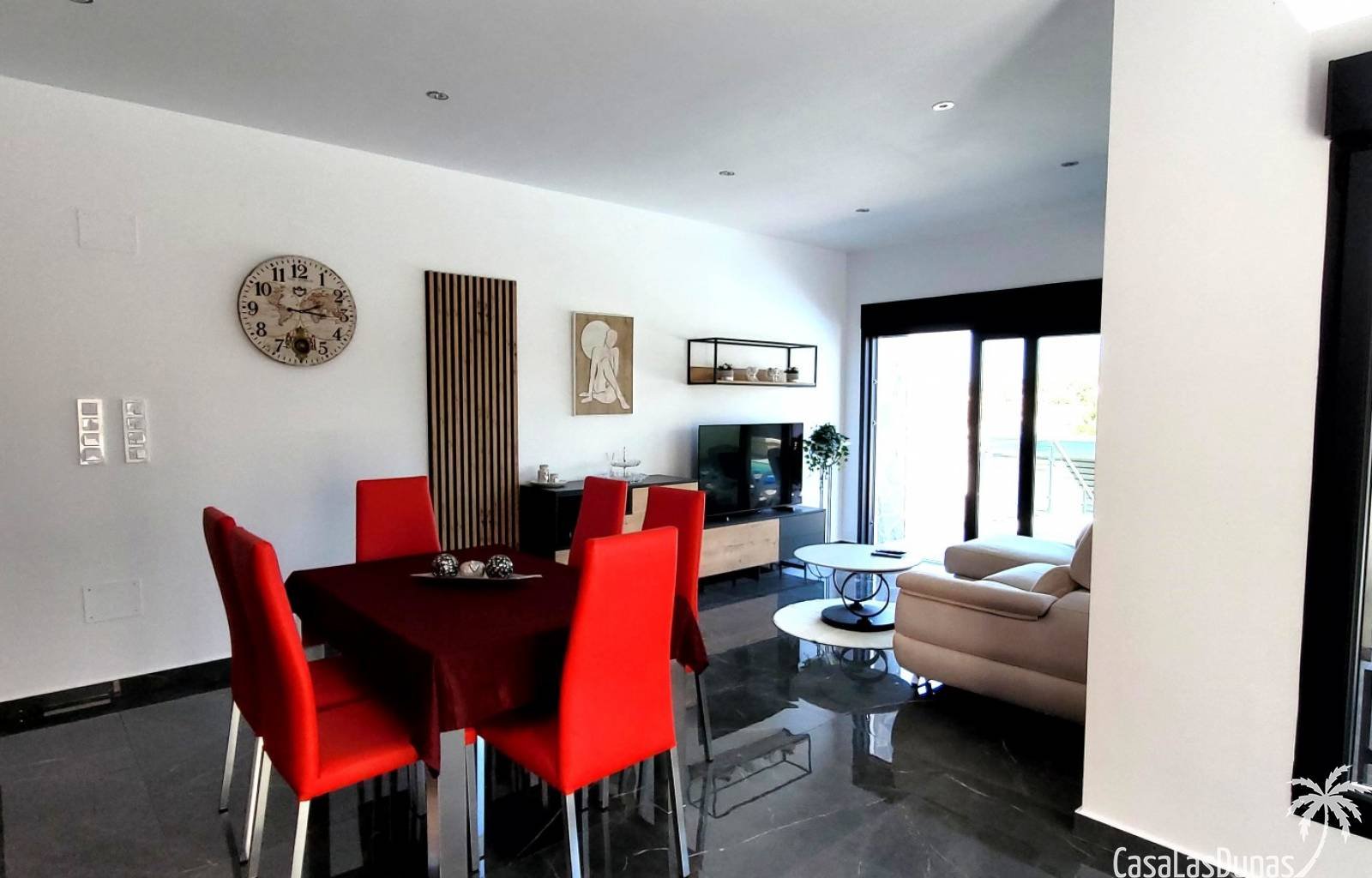  **Achtung! In der Nähe dieser Villa finden derzeit Bauarbeiten statt.
 Diese charmante Villa bietet allen Komfort für einen erholsamen Aufenthalt an 