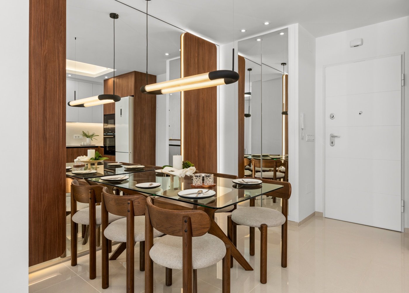  In der charmanten Stadt Rojales gelegen, bietet diese exklusive Wohnanlage eine Auswahl an Immobilien, darunter Apartments, Einfamilienhäuser und Pen