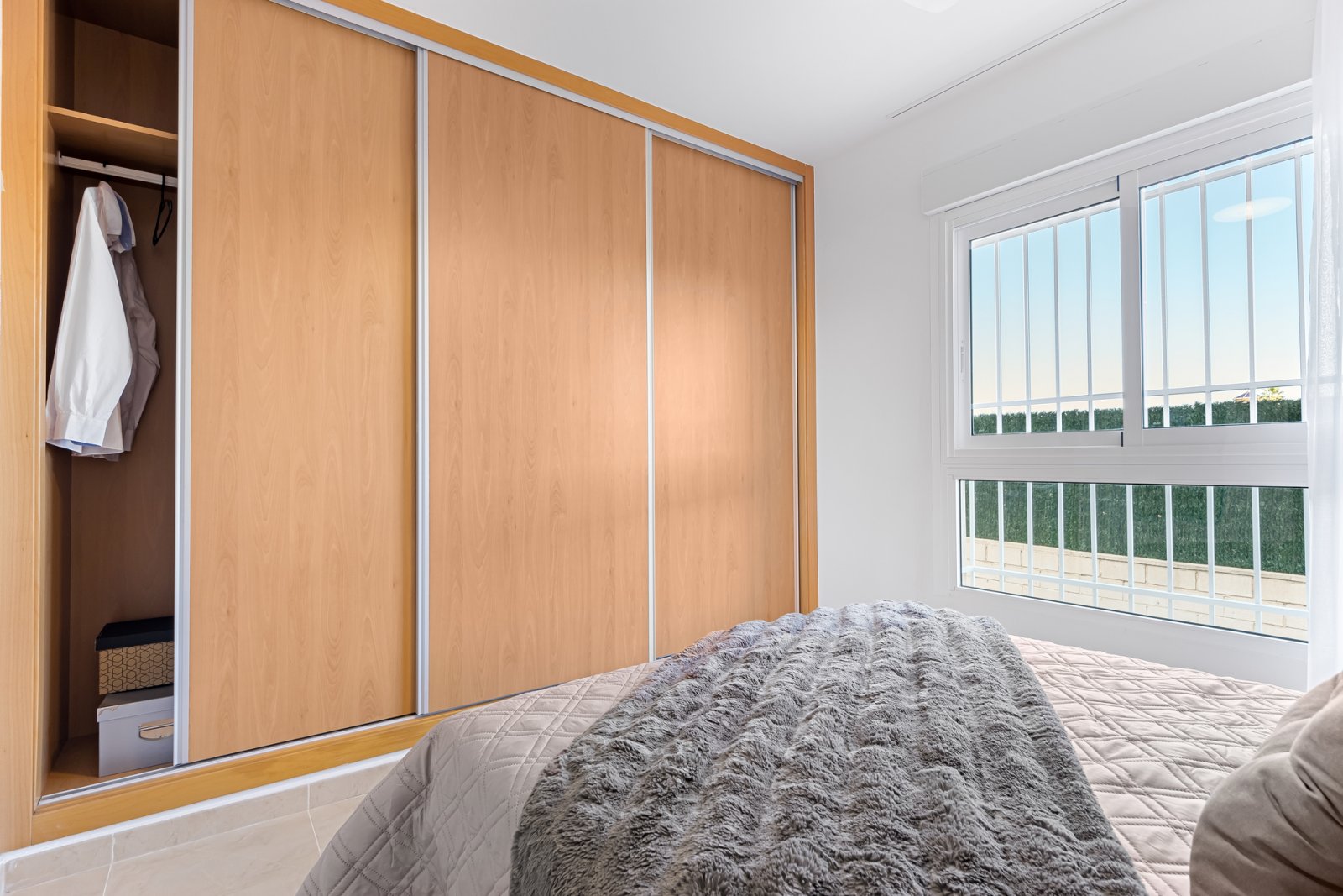  In der charmanten Stadt Orihuela gelegen, bietet diese Wohnanlage eine Vielzahl von Wohnoptionen, die unterschiedlichen Bedürfnissen und Lebensstilen