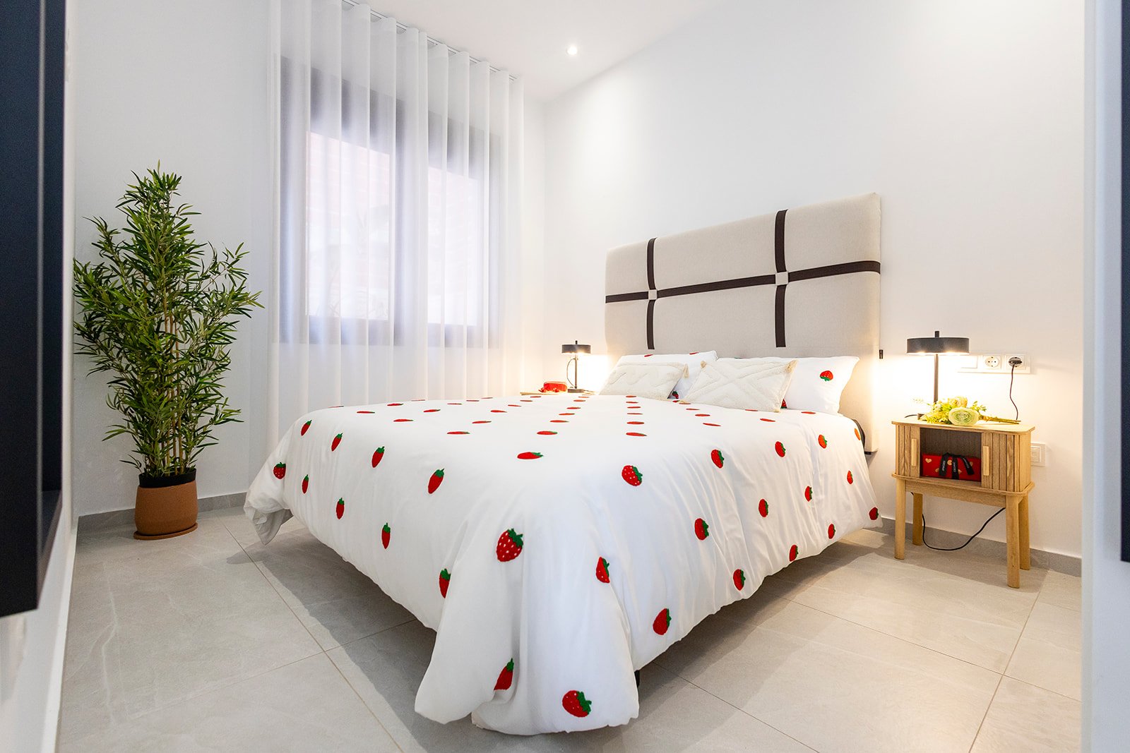  In der charmanten Stadt Vistabella gelegen, bietet dieses exklusive Ensemble von vier Doppelhaushälften eine einzigartige Gelegenheit, eine privilegi