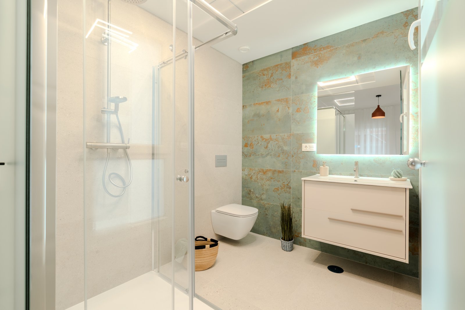  Diese exklusive Sammlung von 18 Reihenhäusern befindet sich in der charmanten Stadt Los Alcázares und bietet eine ideale Umgebung für diejenigen, die