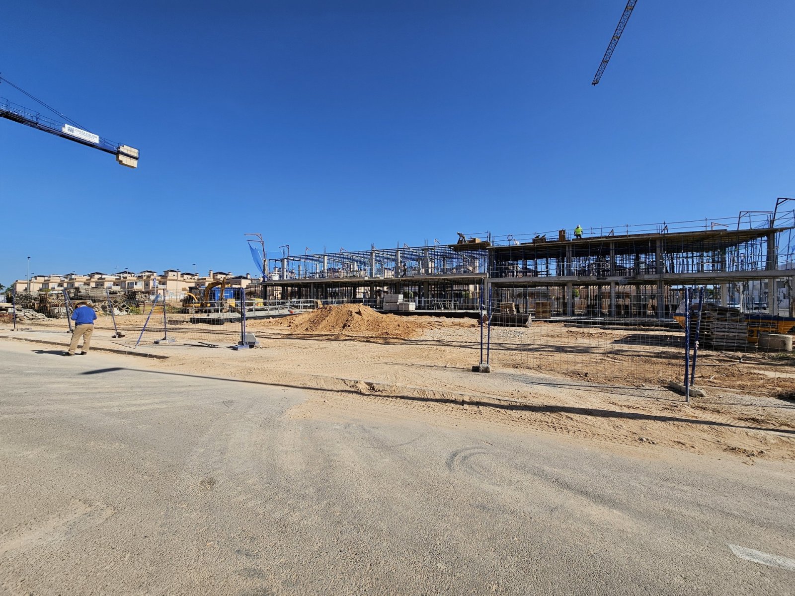  Gelegen im charmanten Torre de la Horadada, bietet diese exklusive Sammlung von 19 Immobilien eine Vielzahl von Wohnmöglichkeiten, die zu verschieden