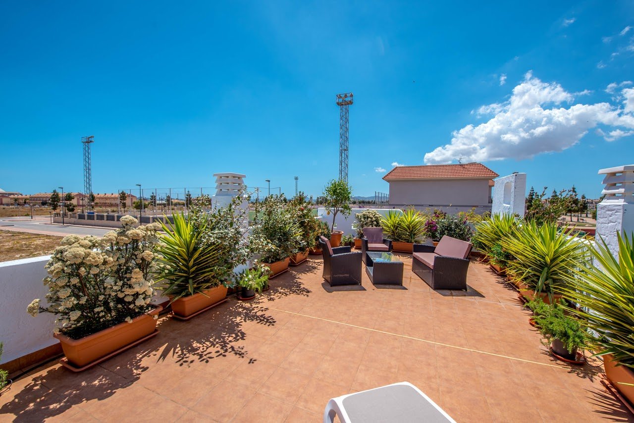  Im charmanten Ort Los Alcázares gelegen, bietet diese exklusive Wohnanlage 13 sorgfältig gestaltete Häuser, die den Bedürfnissen derjenigen gerecht w