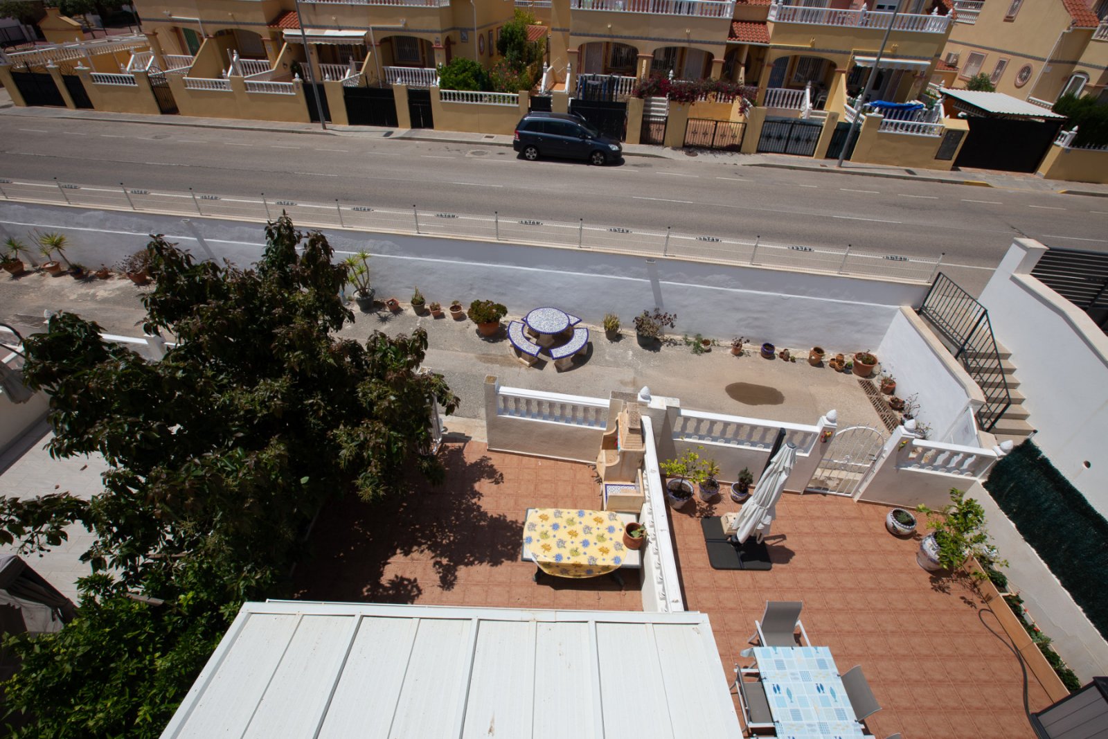  Hallo! Erlauben Sie mir, Ihnen dieses charmante Haus im Zentrum von La Zenia vorzustellen, das sowohl für Familien als auch für Vermietungen ideal is