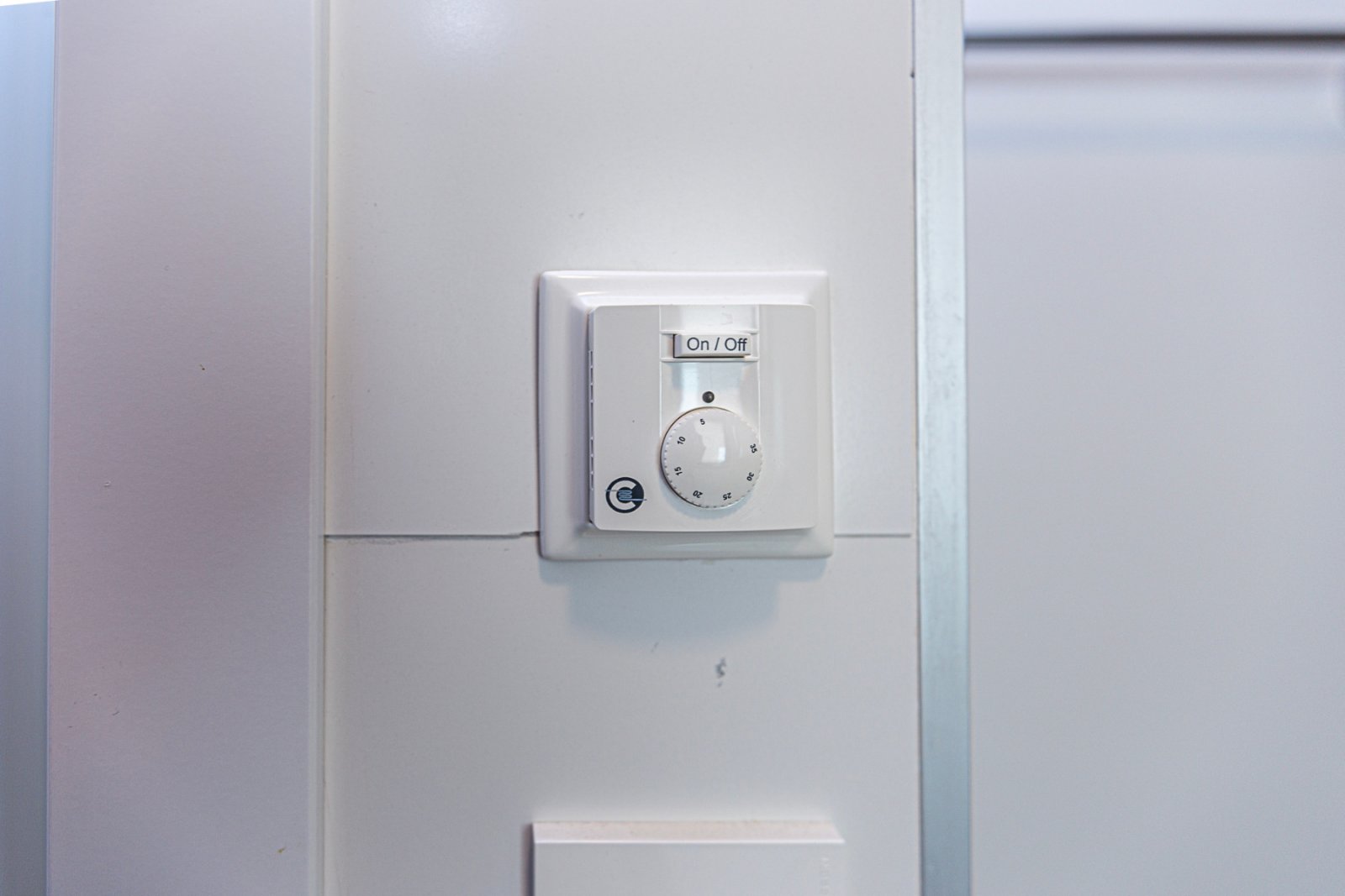  Wir freuen uns, diese beeindruckende Villa in der prestigeträchtigen Urbanisation Doña Pepa in Ciudad Quesada, Rojales, anbieten zu können. Mit einem