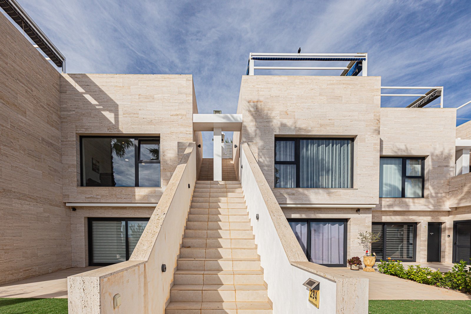  Top Wiederverkauf einer modernen Dachgeschosswohnung auf dem Golfplatz Lo Romero. Die Unterkunft liegt innerhalb des Golfplatzgeländes in einer gesch