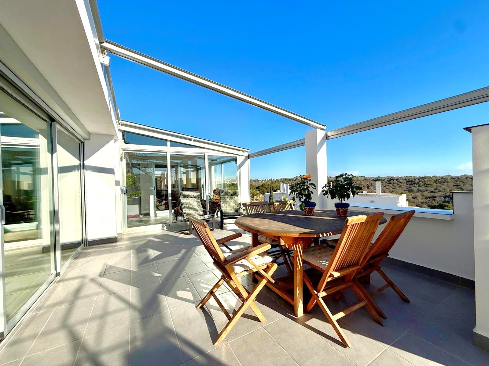   A 132 m2, large, bright and well distributed 3 bed 3 bath property.&amp;#13;&amp;#13;
The stunning entrance hall is followed by an approxi