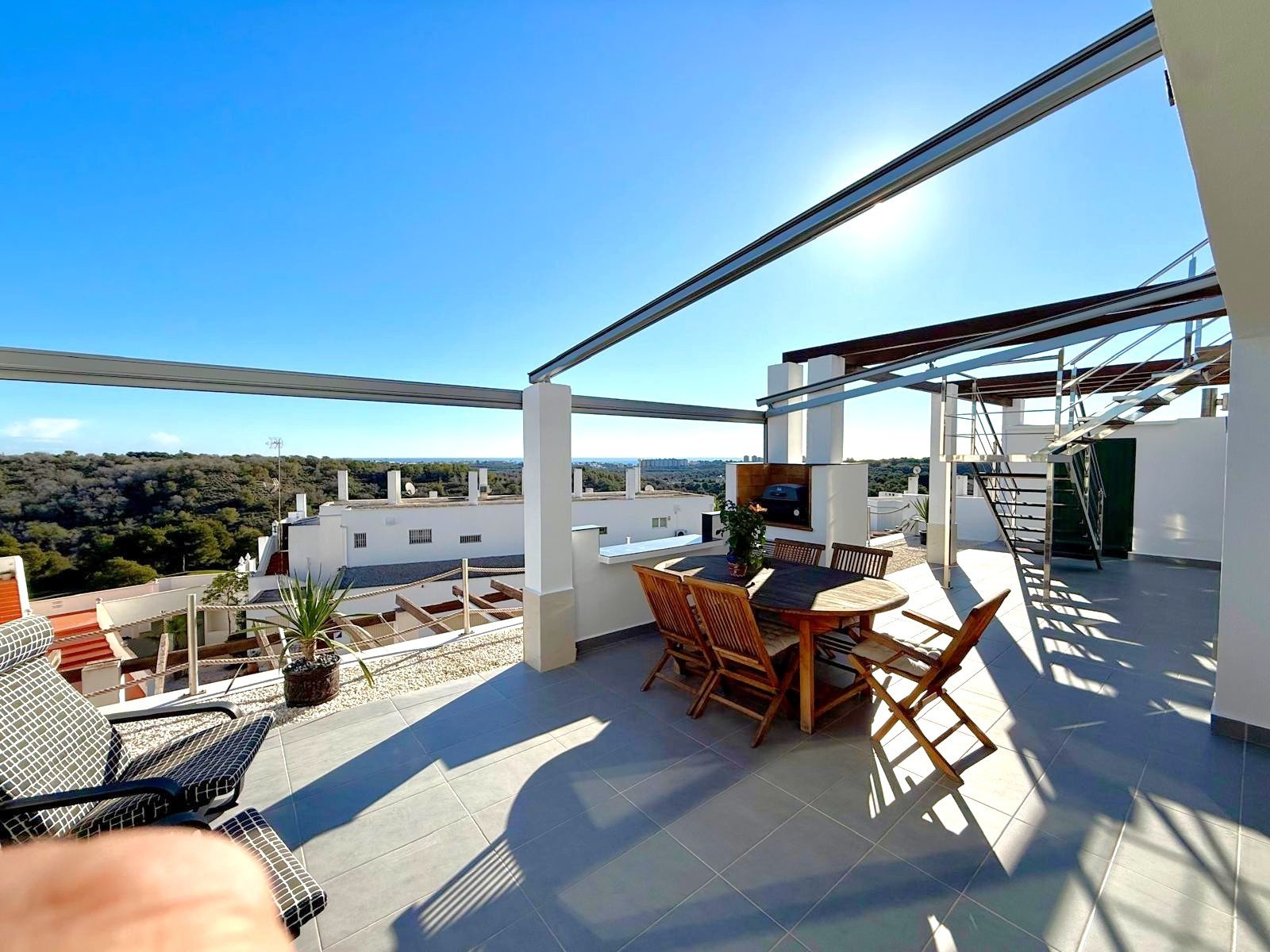   A 132 m2, large, bright and well distributed 3 bed 3 bath property.&amp;#13;&amp;#13;
The stunning entrance hall is followed by an approxi