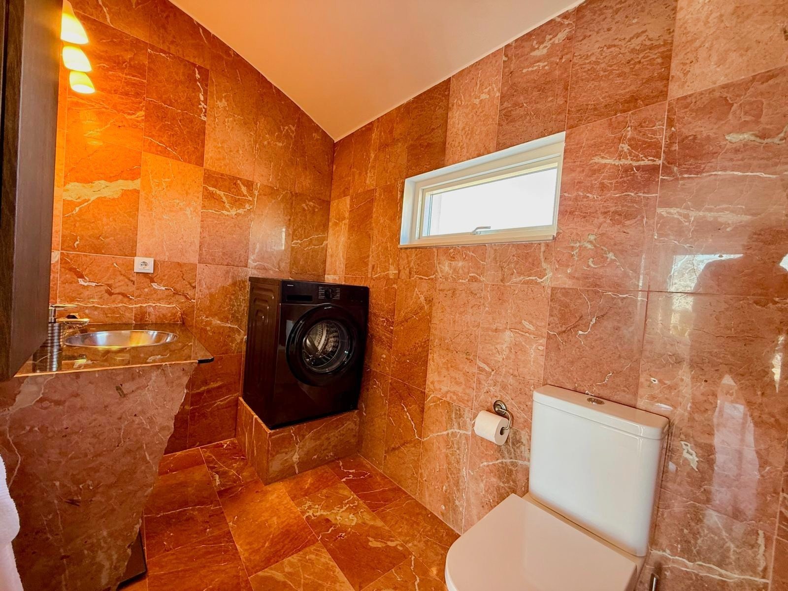   A 132 m2, large, bright and well distributed 3 bed 3 bath property.&amp;#13;&amp;#13;
The stunning entrance hall is followed by an approxi