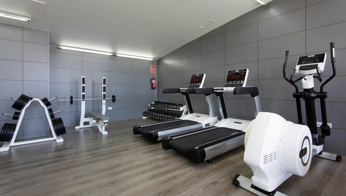  Dieses beeindruckende, ostorientierte Penthouse befindet sich im begehrten Wohnkomplex Altos del Mediterráneo in Los Dolses und bietet herrliche Ausb