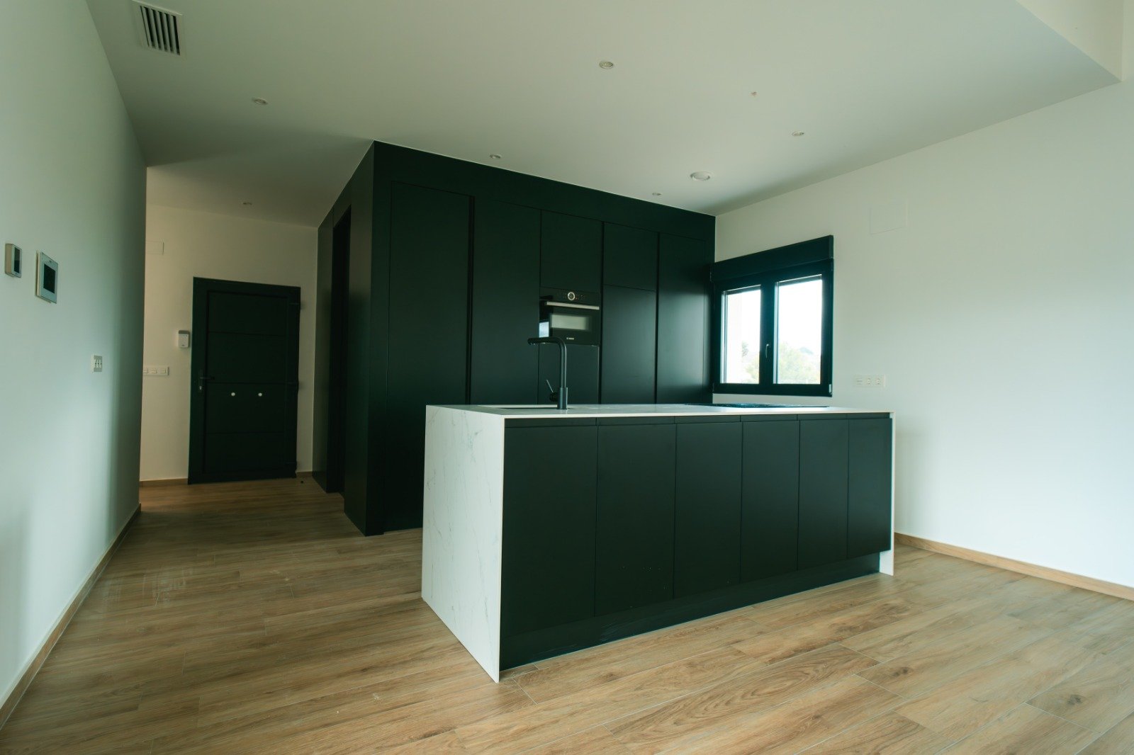  Im charmanten Ort El Pinós gelegen, bietet diese exklusive unabhängige Immobilie eine ruhige und einladende Umgebung. Sie wurde für diejenigen entwor