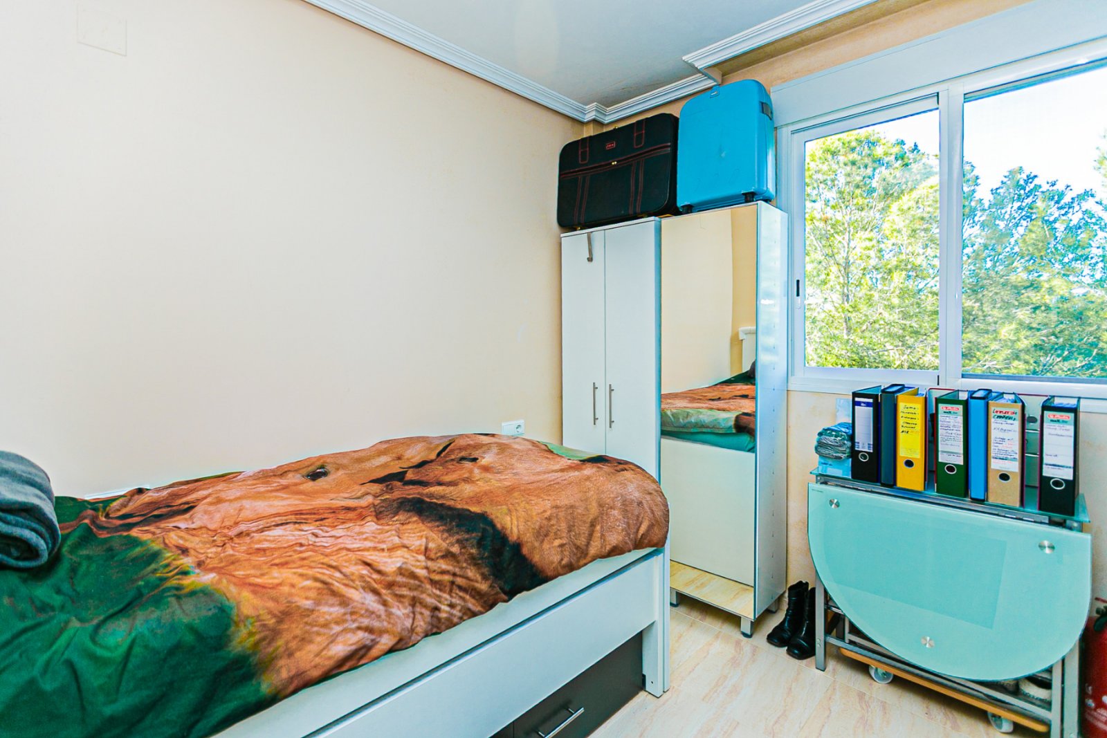  Diese makellose Wohnung im ersten Stock besticht durch ihr modernes Design, hochwertige Ausstattungen und ihren ausgezeichneten Erhaltungszustand – e