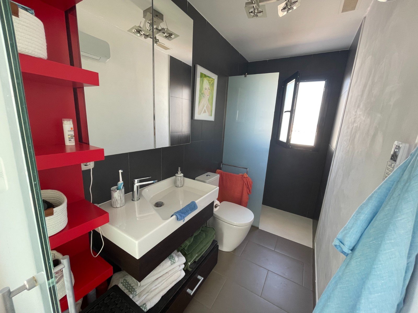   This South East Facing, Three Bedroom, Penthouse Duplex Apartment on Las Ramblas Golf is located on the edge of this prestigious golf course, also b