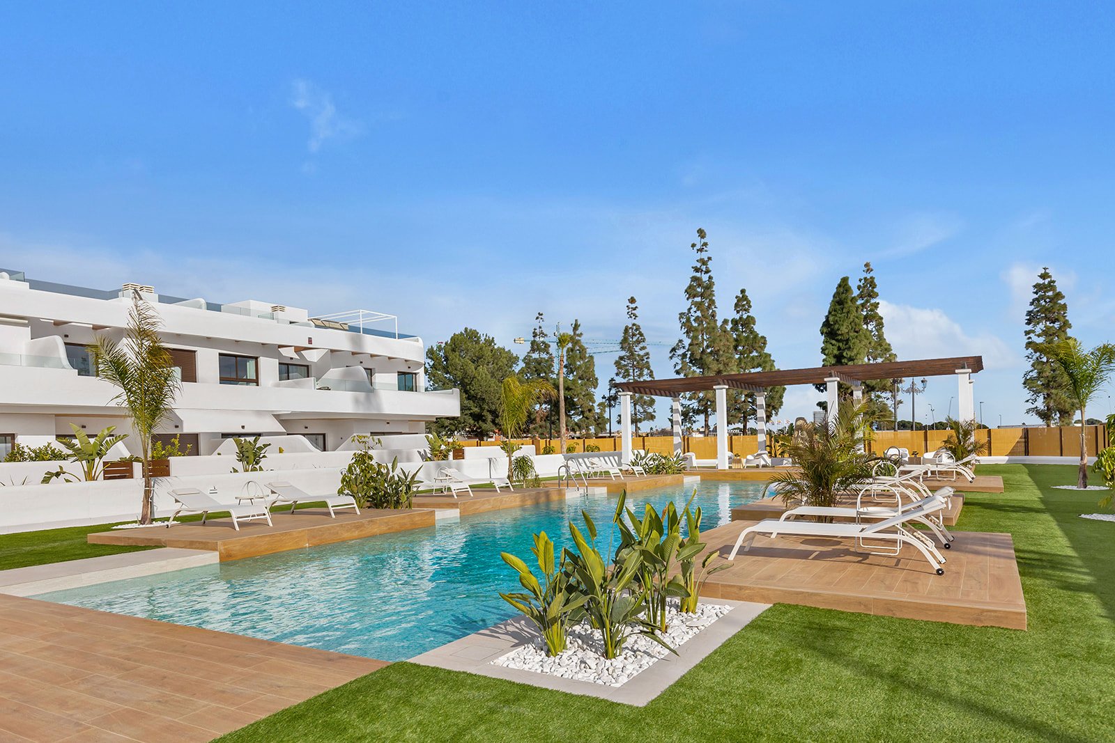  In der charmanten Stadt Los Alcázares gelegen, bietet diese Wohnanlage eine Auswahl von 22 Einheiten, darunter Wohnungen und Penthäuser. Für diejenig