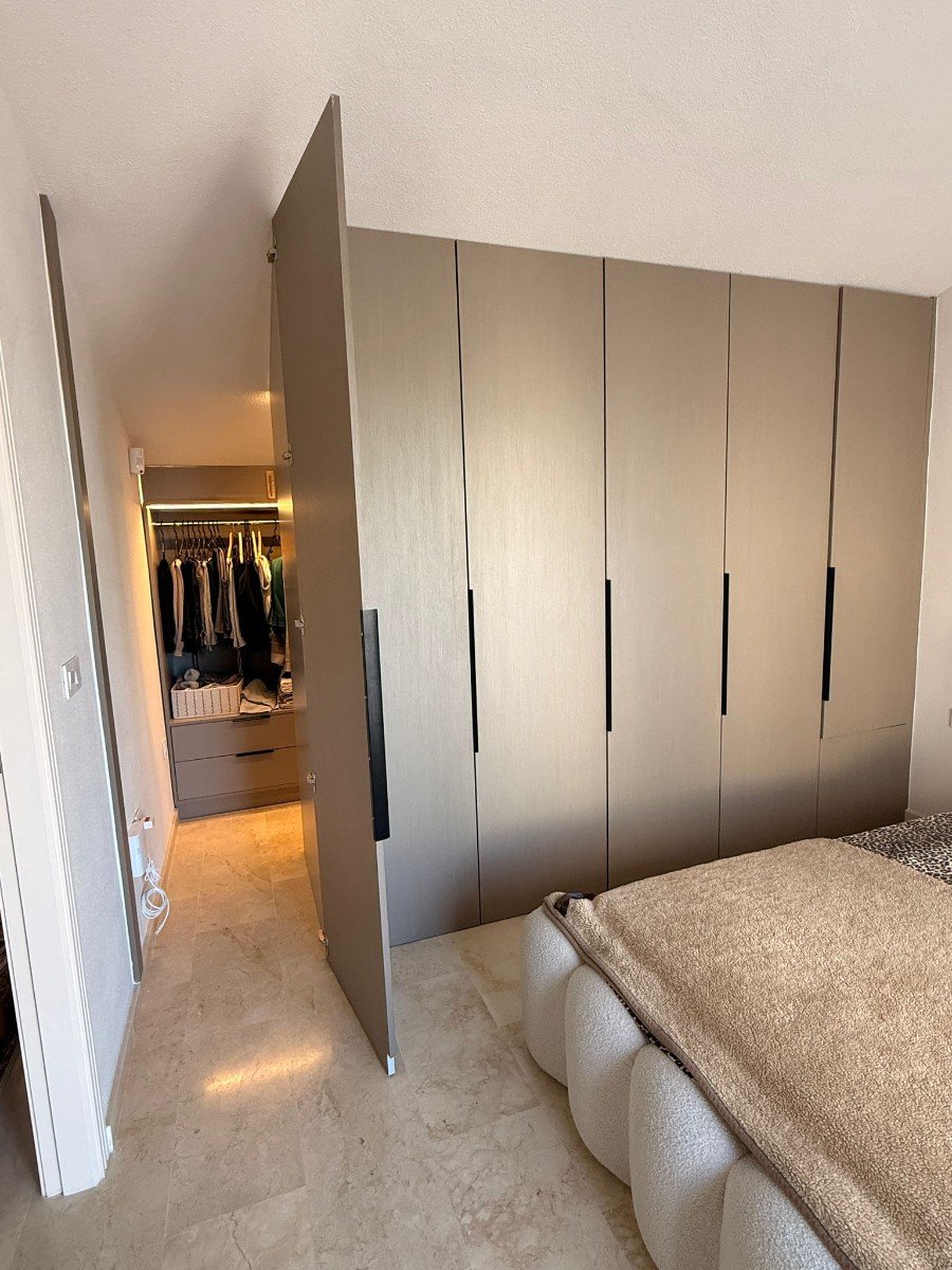   This beautifully renovated and fully furnished 138m² apartment offers spacious, modern living with high-quality finishes throughout. Designed for co