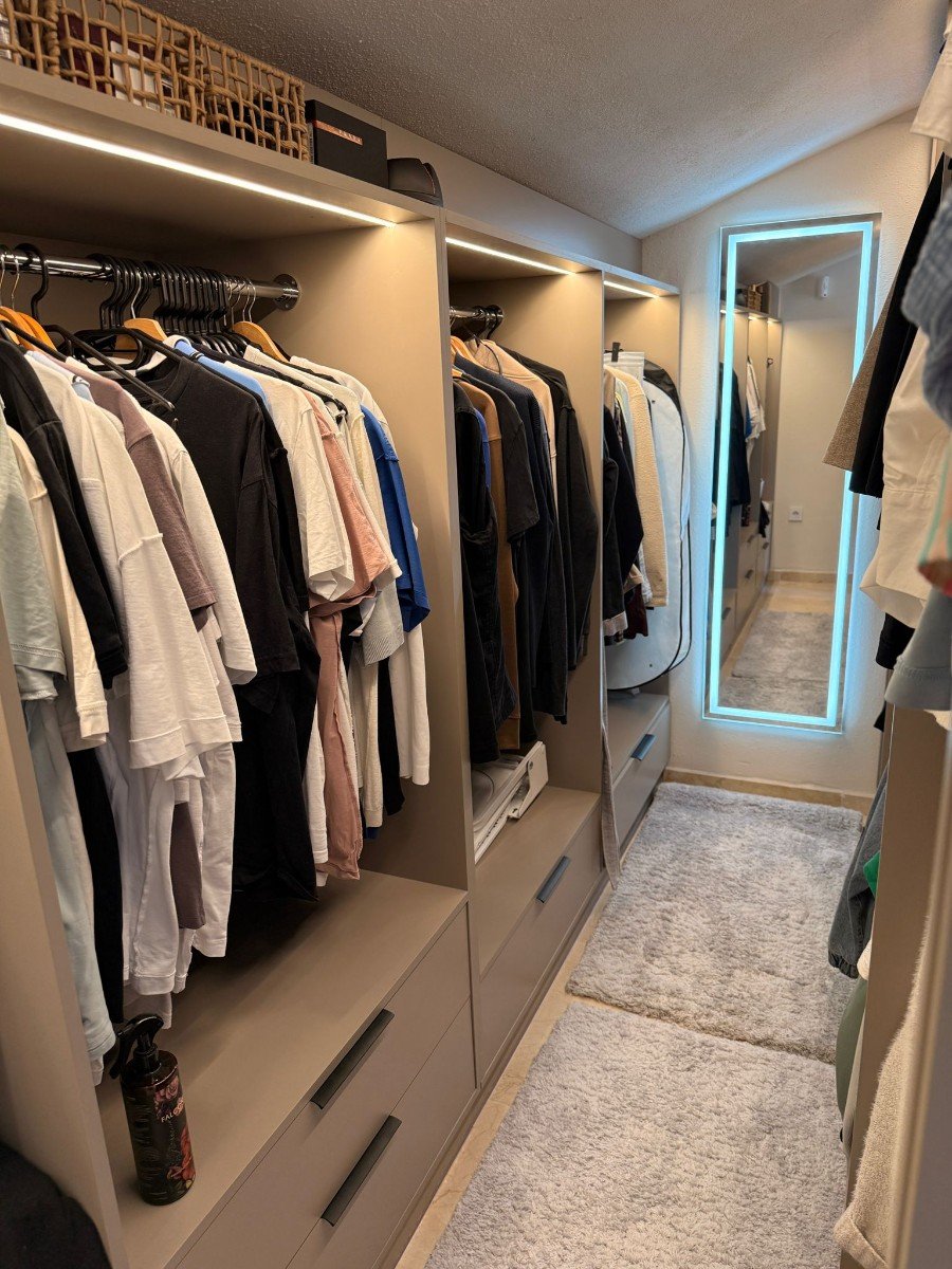   This beautifully renovated and fully furnished 138m² apartment offers spacious, modern living with high-quality finishes throughout. Designed for co