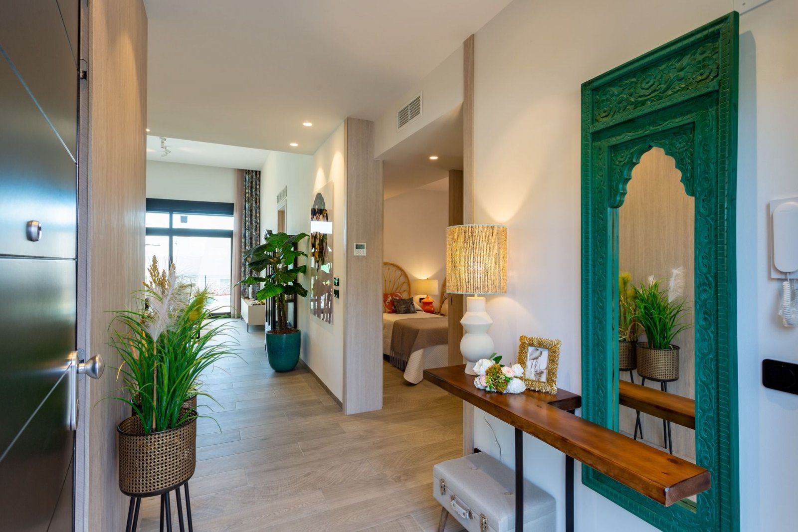  In der prestigeträchtigen Umgebung von La Finca Golf gelegen, bietet dieses Wohnensemble eine exklusive Auswahl von 10 Immobilien, darunter Apartment