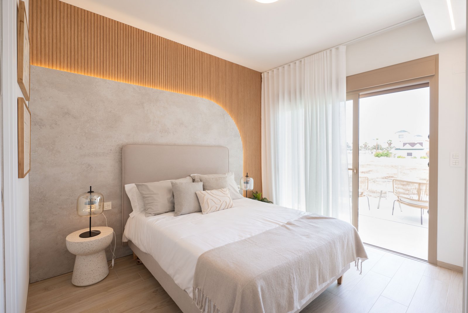  In der charmanten Stadt Los Alcázares gelegen, bietet diese exklusive Sammlung von 19 Reihenhäusern einen privilegierten Lebensstil. Für diejenigen e