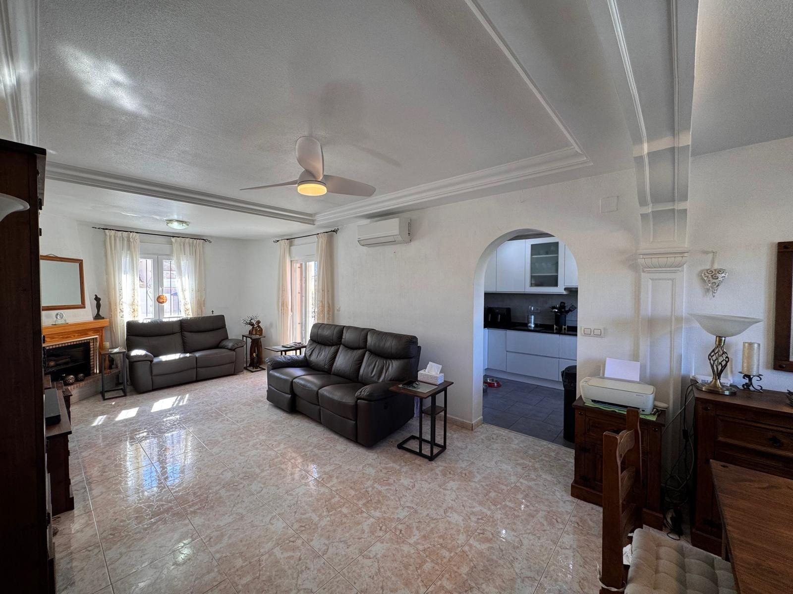   This beautiful south-facing detached villa is set on a 300 m² plot and offers a large private pool along with ample outdoor space, perfect for relax