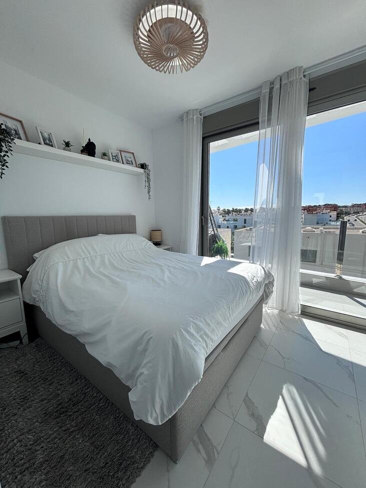   Beautiful 5-Bedroom Contemporary Villa with Heated Pool&amp;nbsp;
This stunning southwest-facing corner plot villa offers modern luxury, g