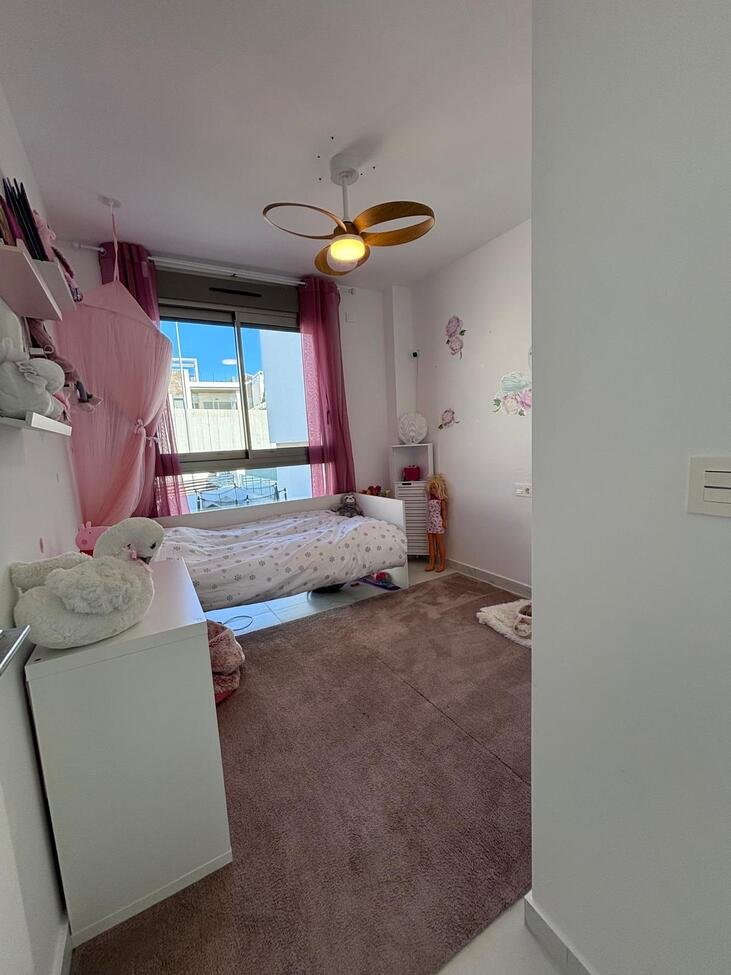   Beautiful 5-Bedroom Contemporary Villa with Heated Pool&amp;nbsp;
This stunning southwest-facing corner plot villa offers modern luxury, g