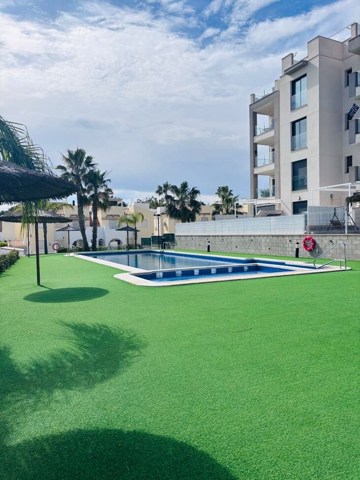   Beautifully presented second-floor apartment offering 2 bedrooms and 2 bathrooms, located in a sought-after gated community near Villamartin Plaza.&