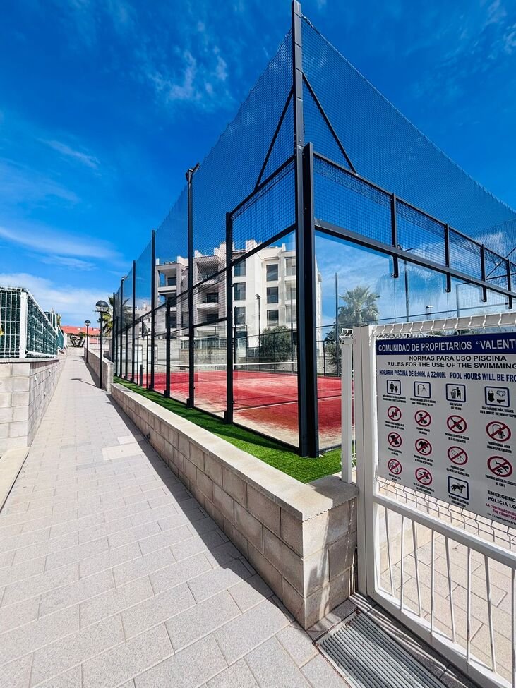   Beautifully presented second-floor apartment offering 2 bedrooms and 2 bathrooms, located in a sought-after gated community near Villamartin Plaza.&