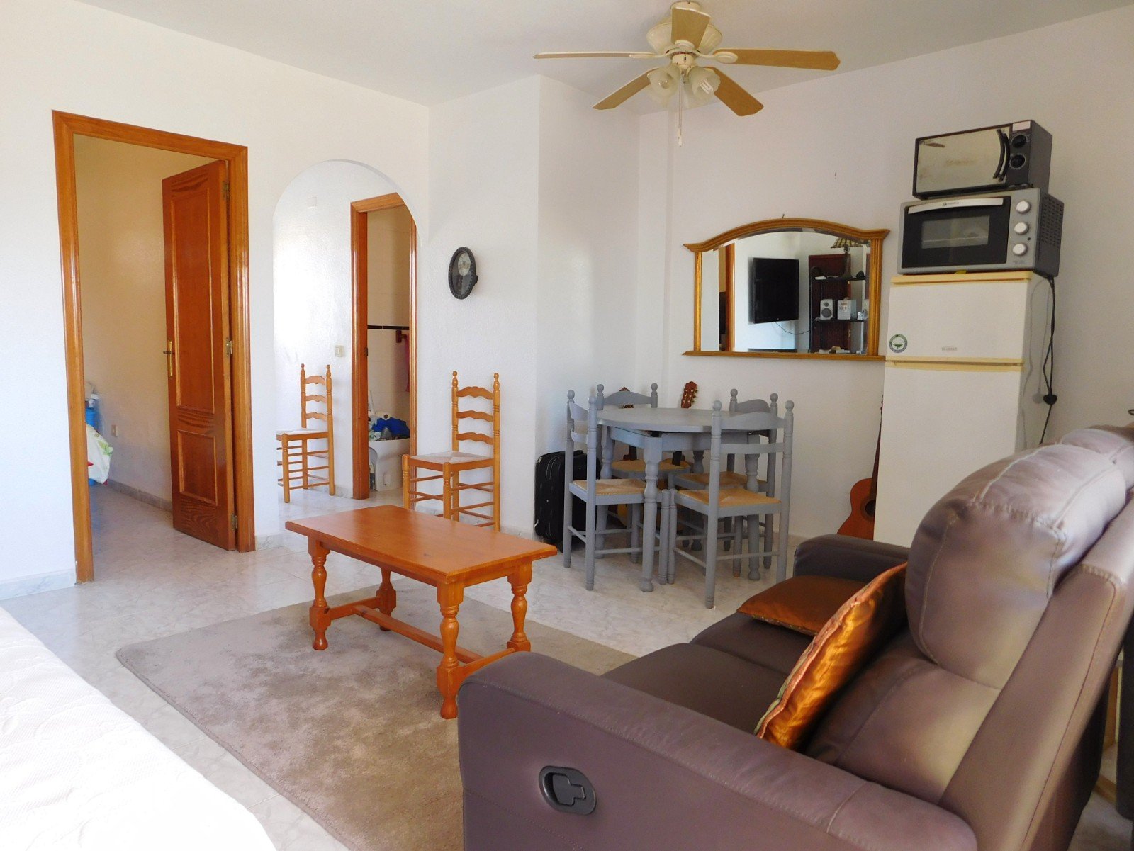   Looking for a lock up and leave property in the Orihuela Costa? Walking distance to all amenities? Well, we have the right one for you!! Here is a g