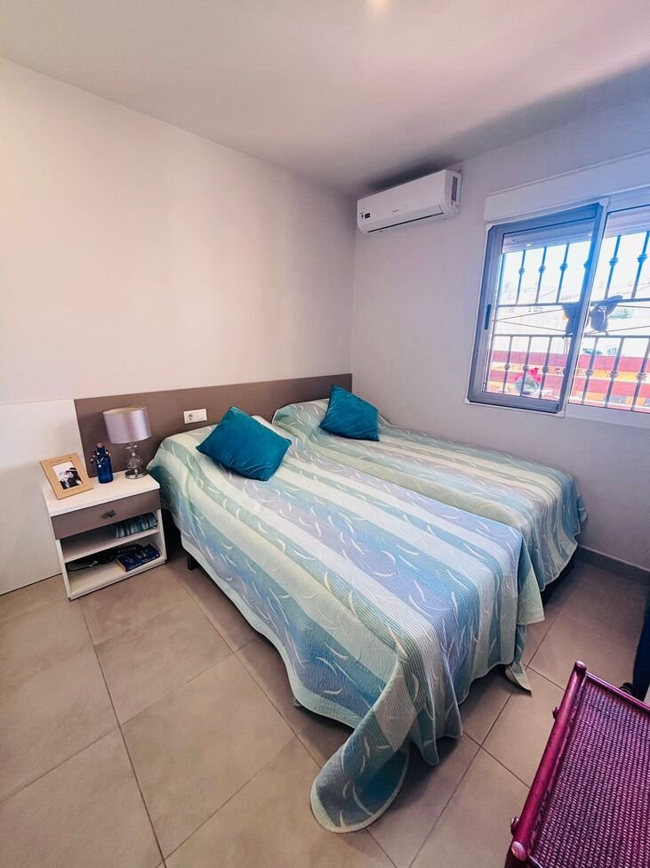   This well-presented ground floor apartment in the popular Dream Hills community of Los Altos offers an excellent opportunity to enjoy the Costa Blan