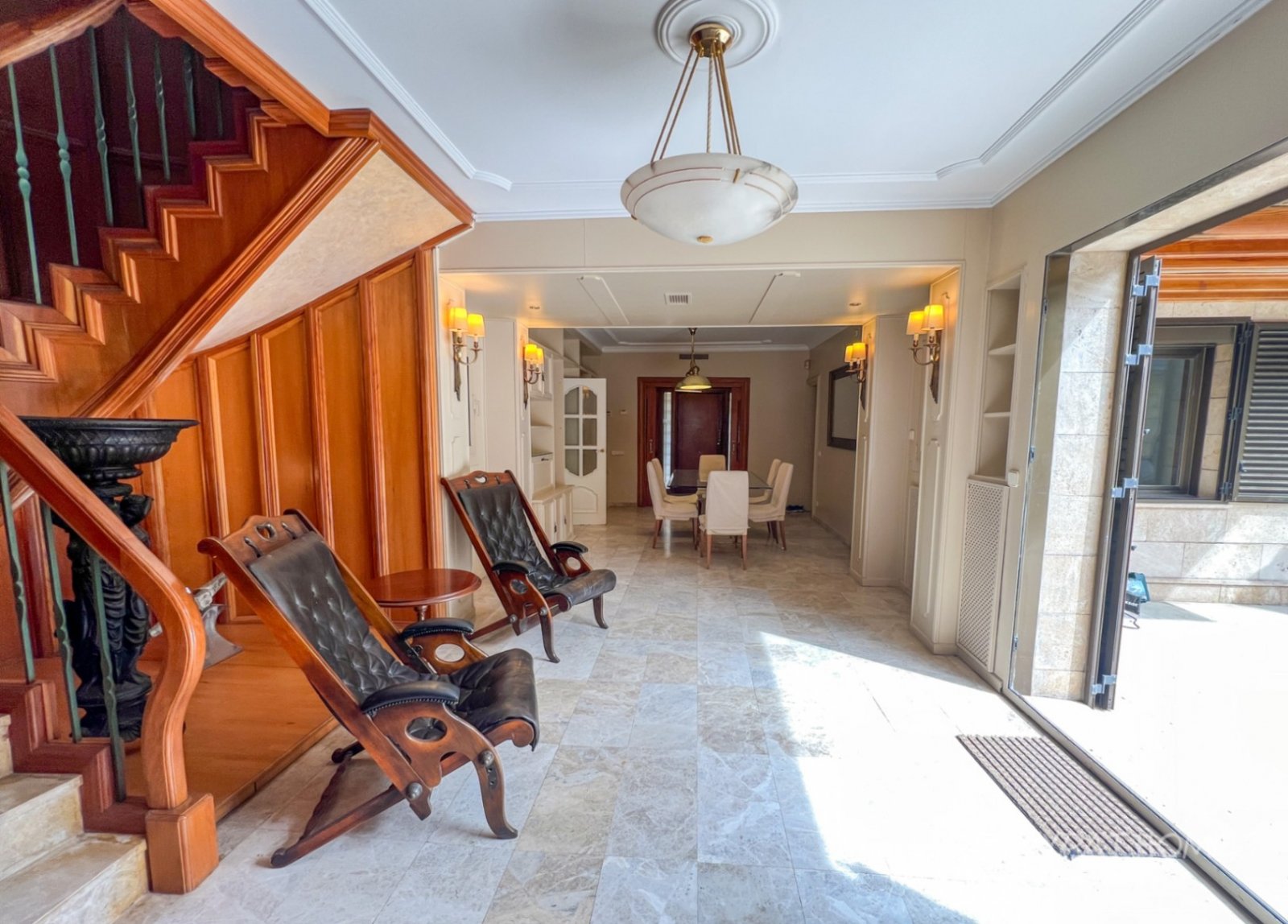 Beeindruckende 510m² Luxusvilla in der Nähe internationaler SchulenErleben Sie unvergleichlichen Raum, Komfort und Privatsphäre in dieser prächtigen 