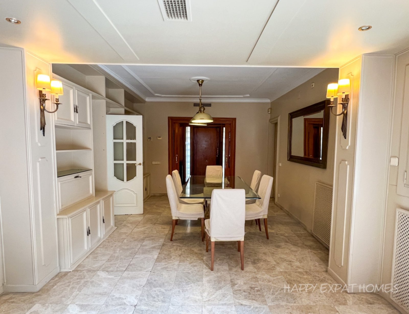 Beeindruckende 510m² Luxusvilla in der Nähe internationaler SchulenErleben Sie unvergleichlichen Raum, Komfort und Privatsphäre in dieser prächtigen 