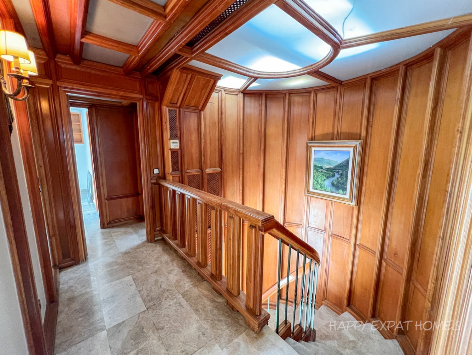 Beeindruckende 510m² Luxusvilla in der Nähe internationaler SchulenErleben Sie unvergleichlichen Raum, Komfort und Privatsphäre in dieser prächtigen 