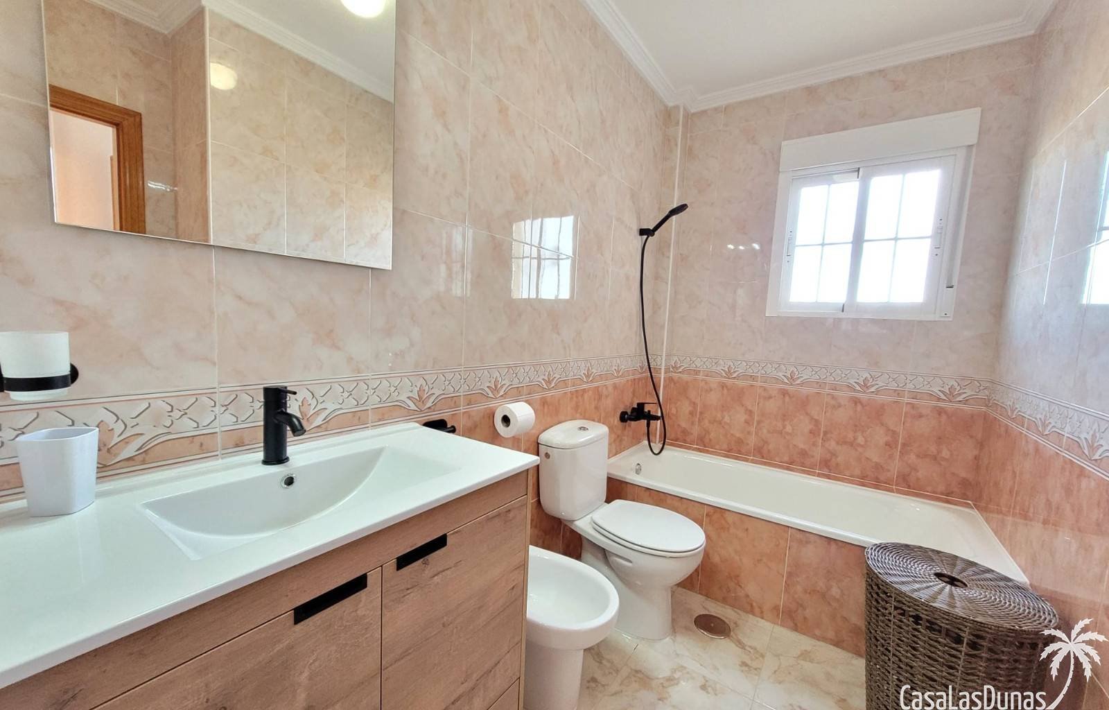  Zu vermieten: Wunderschönes Ferienhaus Casa Mare nur 400 Meter vom Strand entfernt
 Willkommen im Casa Mare – Ihrem Traumhaus in La Marina, El Pinet!