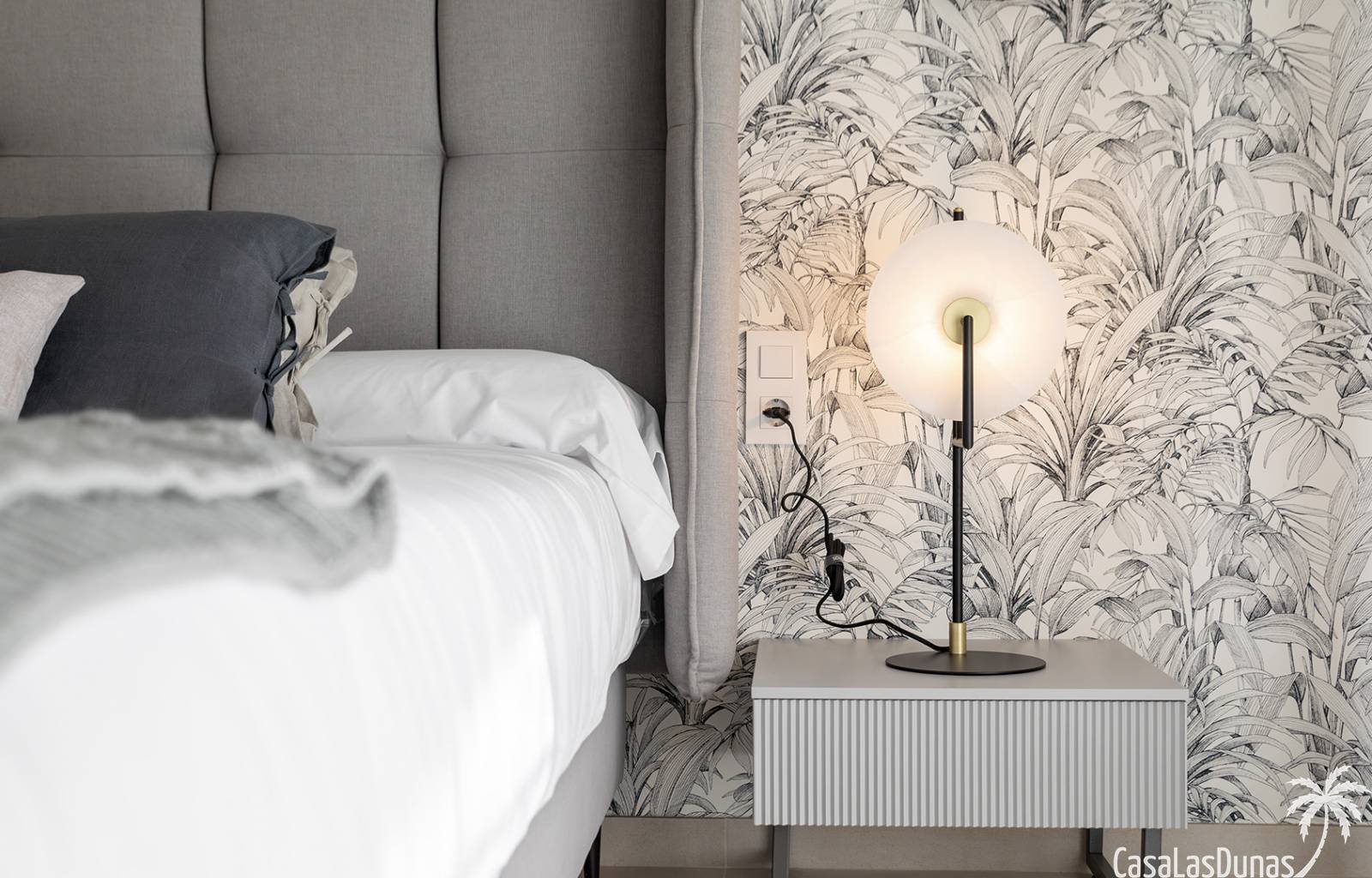  Nur wenige Gehminuten vom Strand entfernt, inmitten der Natur und dennoch in unmittelbarer Nähe zu allen Annehmlichkeiten: Dieses exklusive Neubaupro