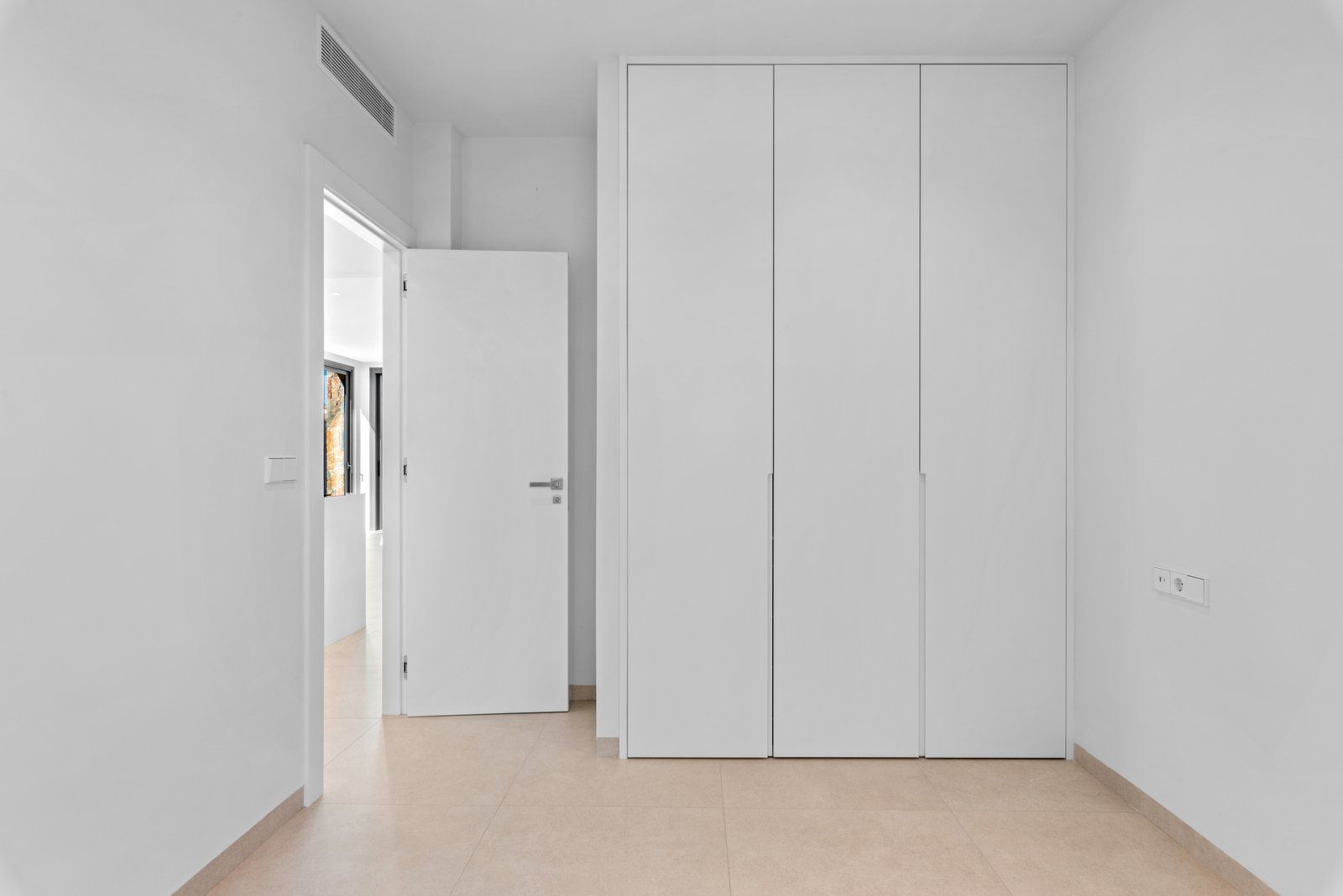  Im charmanten Ort Pilar de la Horadada gelegen, bietet diese Wohnanlage eine Auswahl an hohen und niedrigen Bungalows, die darauf ausgelegt sind, die