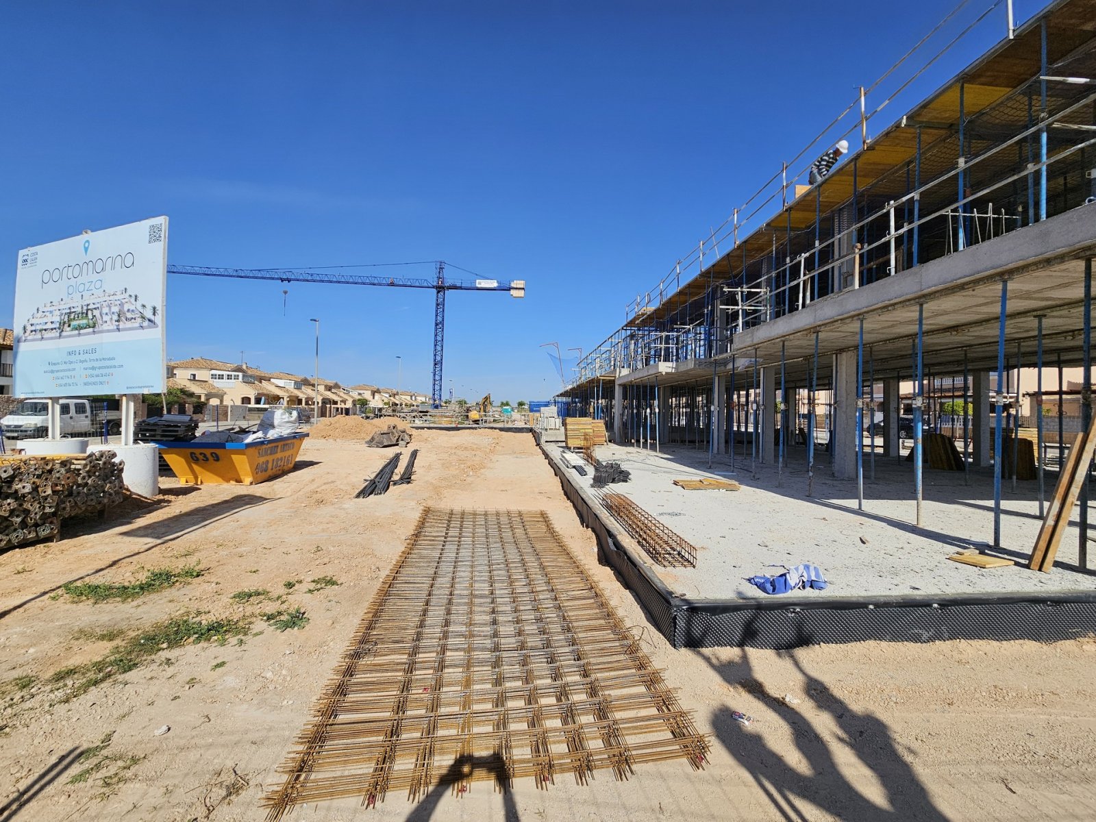  Gelegen im charmanten Torre de la Horadada, bietet diese exklusive Sammlung von 19 Immobilien eine Vielzahl von Wohnmöglichkeiten, die zu verschieden