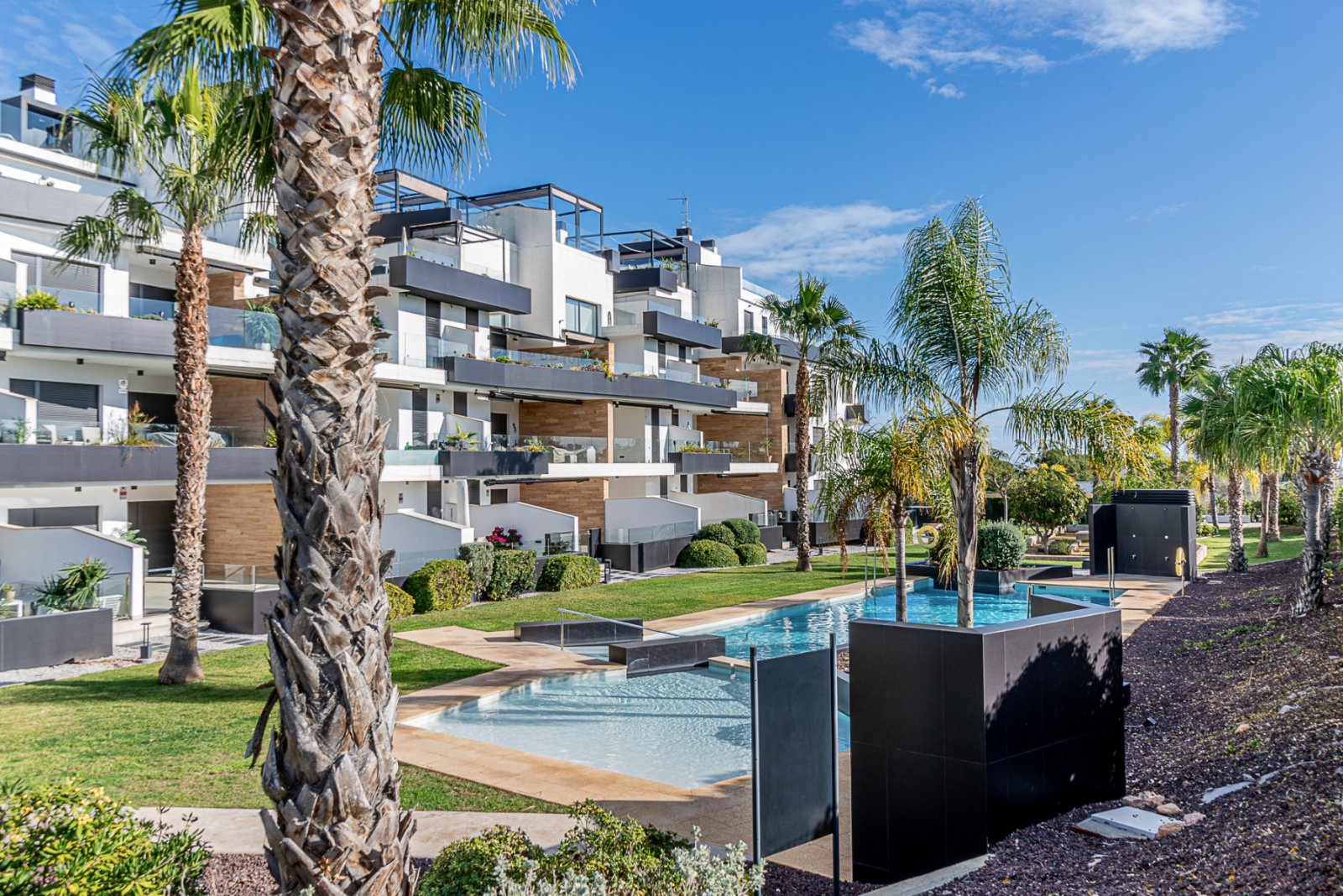  Dieses außergewöhnliche Duplex-Penthouse im exklusiven Muna Spa &amp; Resort in Los Dolses bietet eine seltene Kombination aus Luxus, Großzügigkeit u