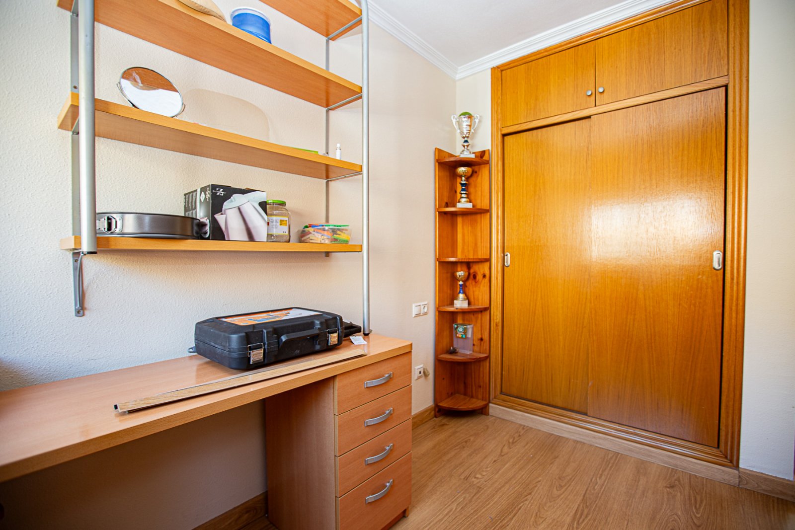  Penthouse in der fünften Etage, das Luxus, Komfort und eine beneidenswerte Lage bietet. Mit drei Schlafzimmern und zwei Bädern, einschließlich eines 