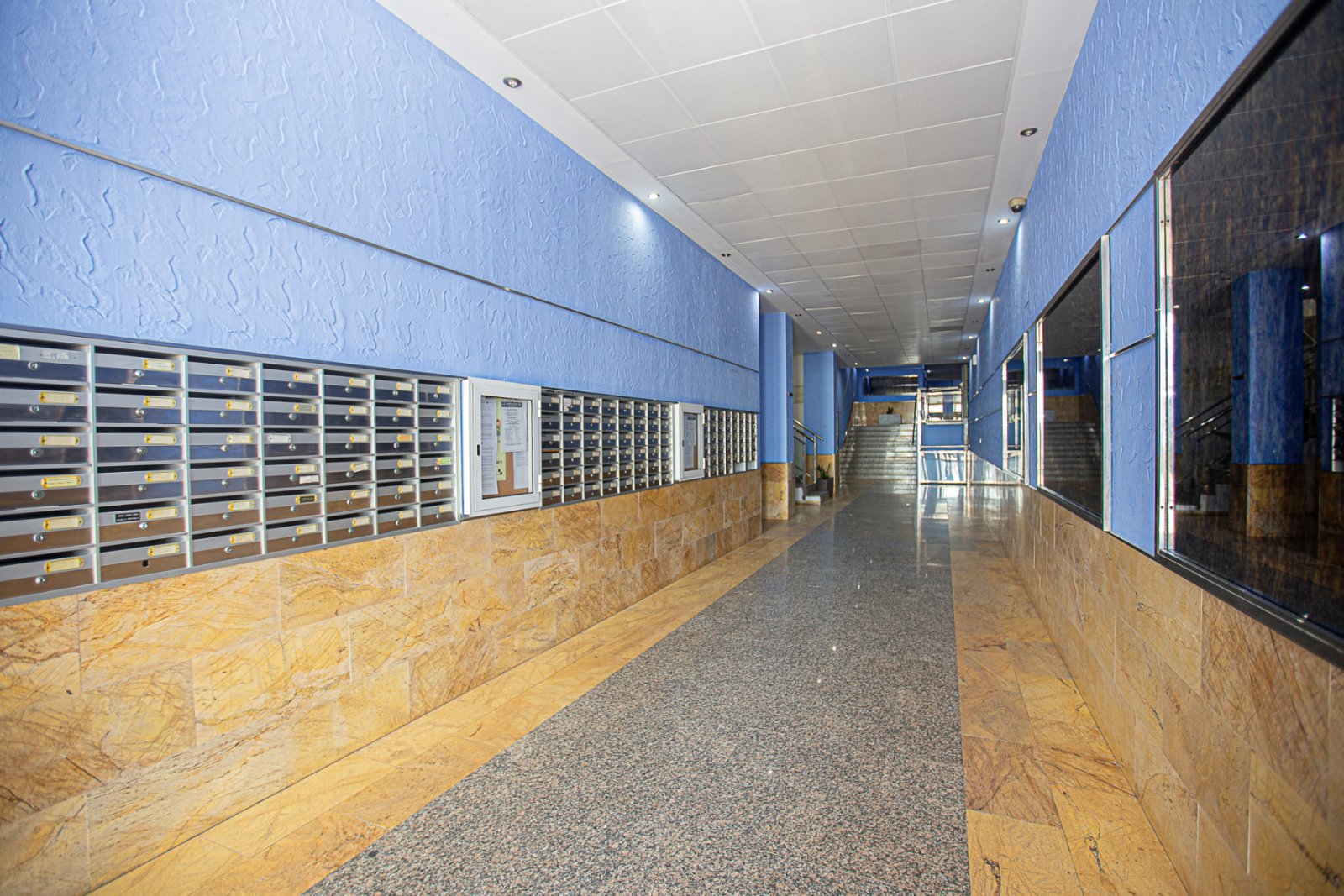  Penthouse in der fünften Etage, das Luxus, Komfort und eine beneidenswerte Lage bietet. Mit drei Schlafzimmern und zwei Bädern, einschließlich eines 