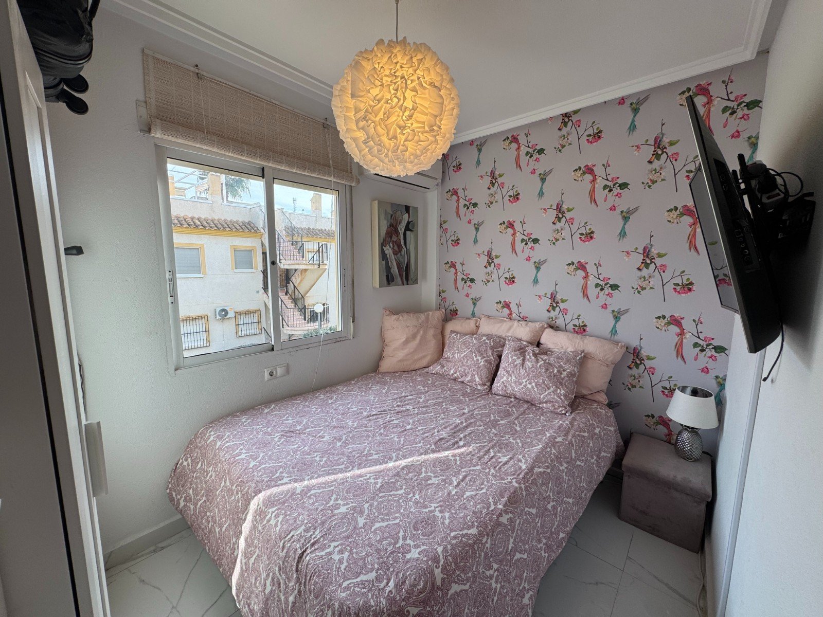   Do not miss this opportunity to acquire a wonderful first-floor apartment in the highly sought-after area of St James Hill. Ideally positioned withi