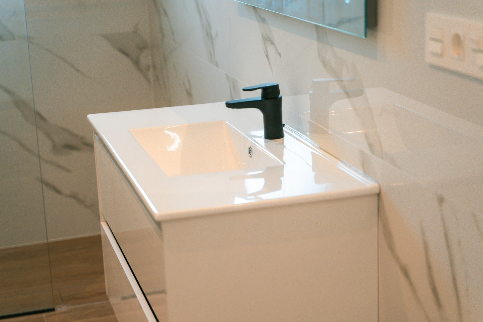  Im charmanten Ort El Pinós gelegen, bietet diese exklusive unabhängige Immobilie eine ruhige und einladende Umgebung. Sie wurde für diejenigen entwor