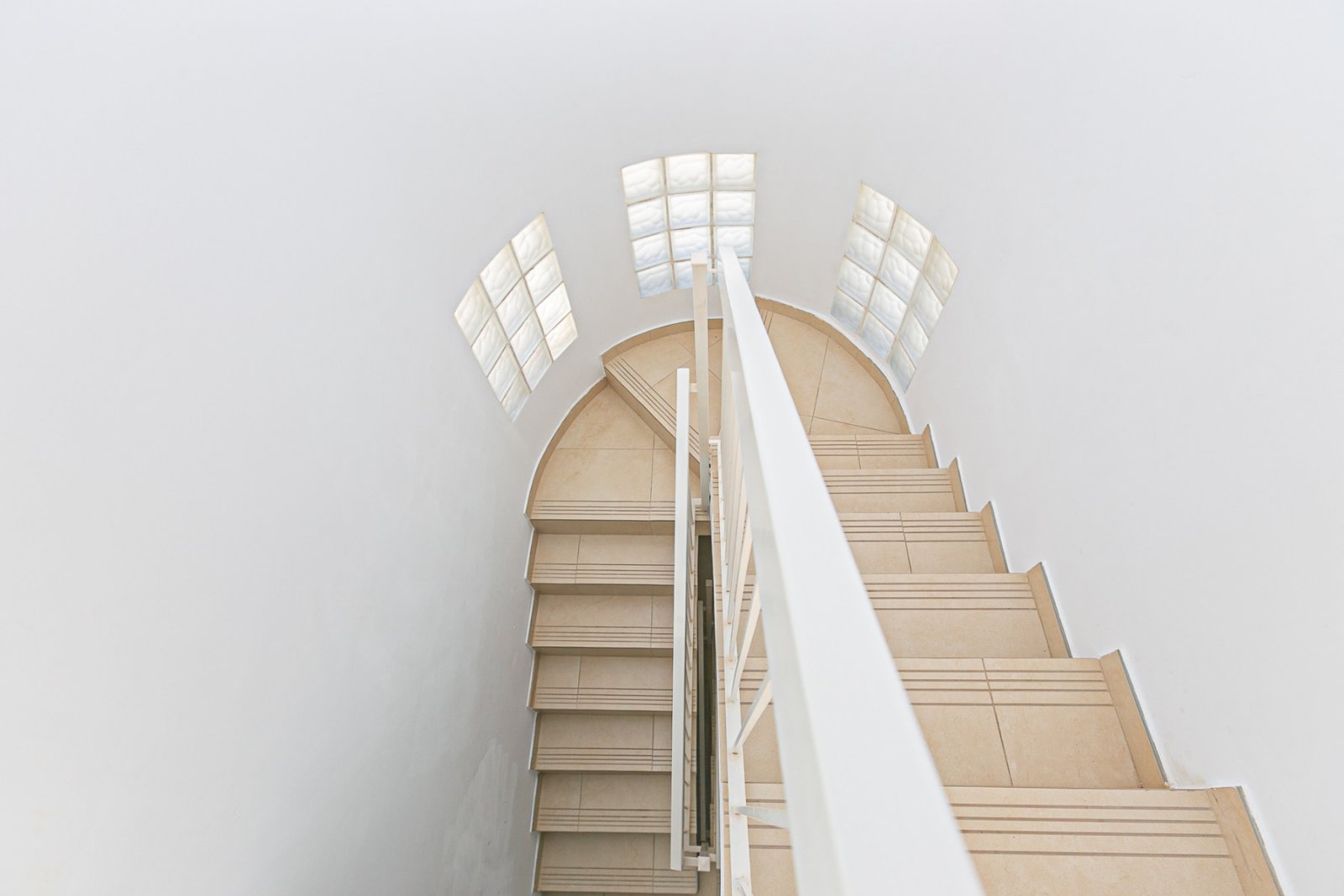  Wir präsentieren diese wunderschöne freistehende Villa in der Urbanisation La Marina, San Fulgencio (Alicante), einer sehr gefragten Wohngegend mit i