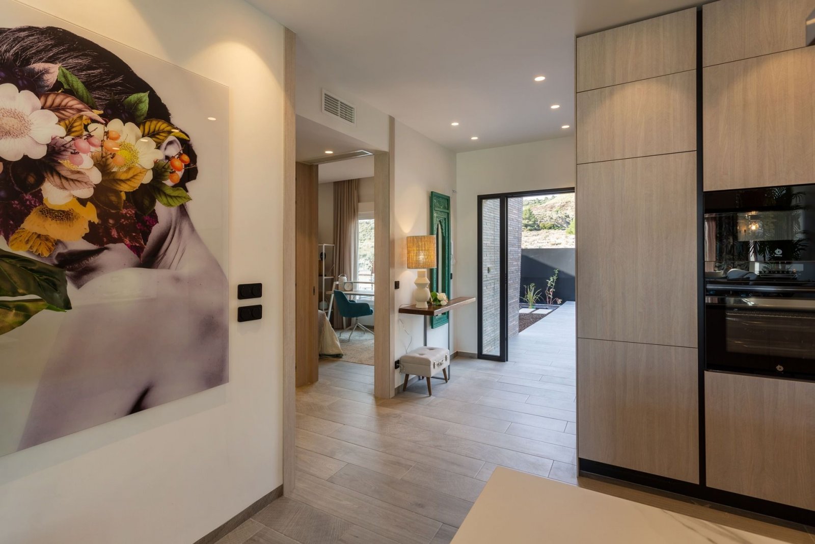  In der prestigeträchtigen Umgebung von La Finca Golf gelegen, bietet dieses Wohnensemble eine exklusive Auswahl von 10 Immobilien, darunter Apartment