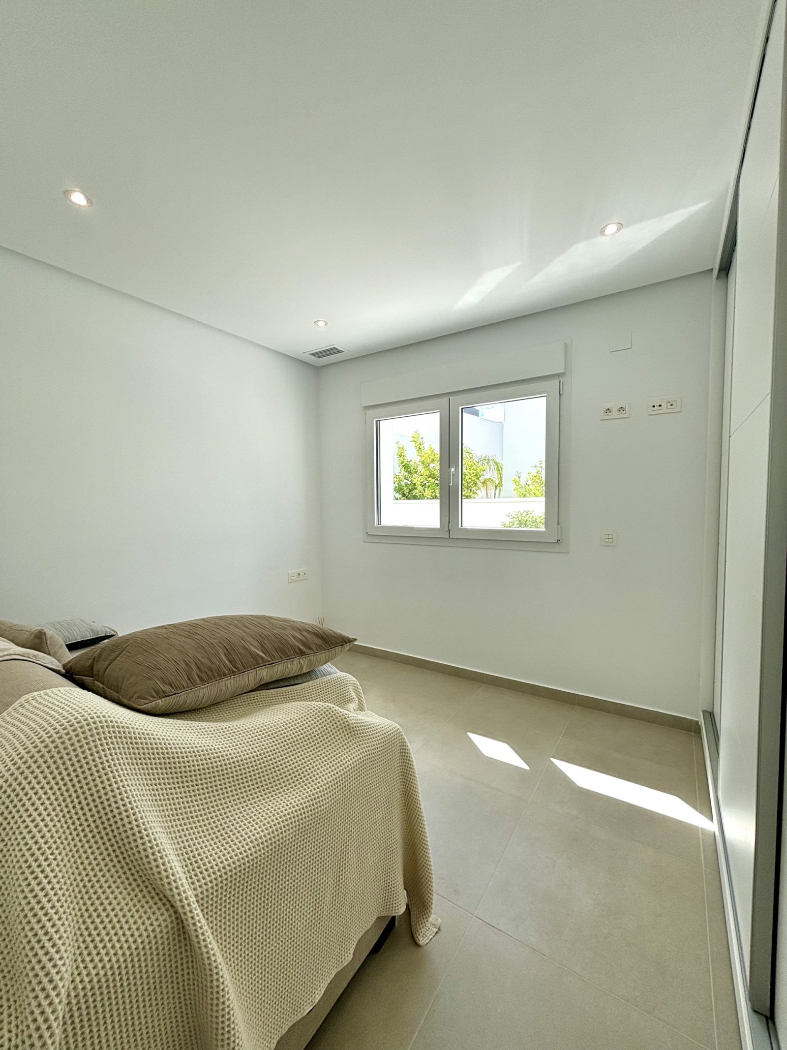  Im charmanten Ort Benijófar gelegen, bietet diese exklusive Kollektion von 8 unabhängigen Häusern eine ideale Umgebung für diejenigen, die Ruhe und K