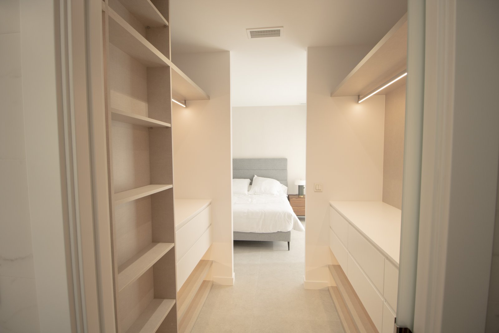  In der charmanten Stadt Finestrat gelegen, bietet diese exklusive Kollektion von 11 unabhängigen Wohnhäusern eine privilegierte Umgebung mit Meerblic