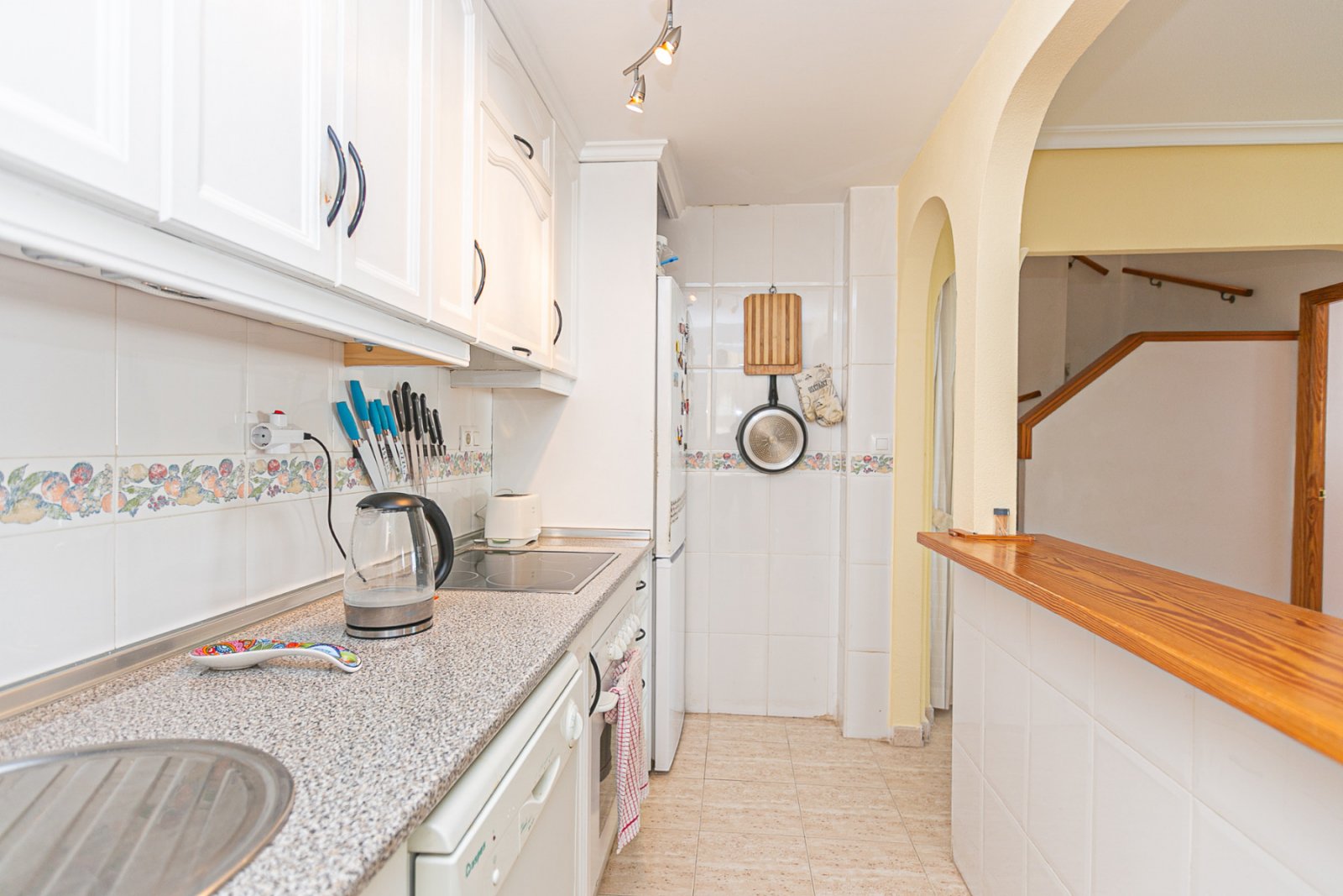  Wir präsentieren Ihnen dieses fantastische Bungalow in der obersten Etage im exklusiven, geschlossenen Wohnkomplex Zeniamar III, einer der gefragtest