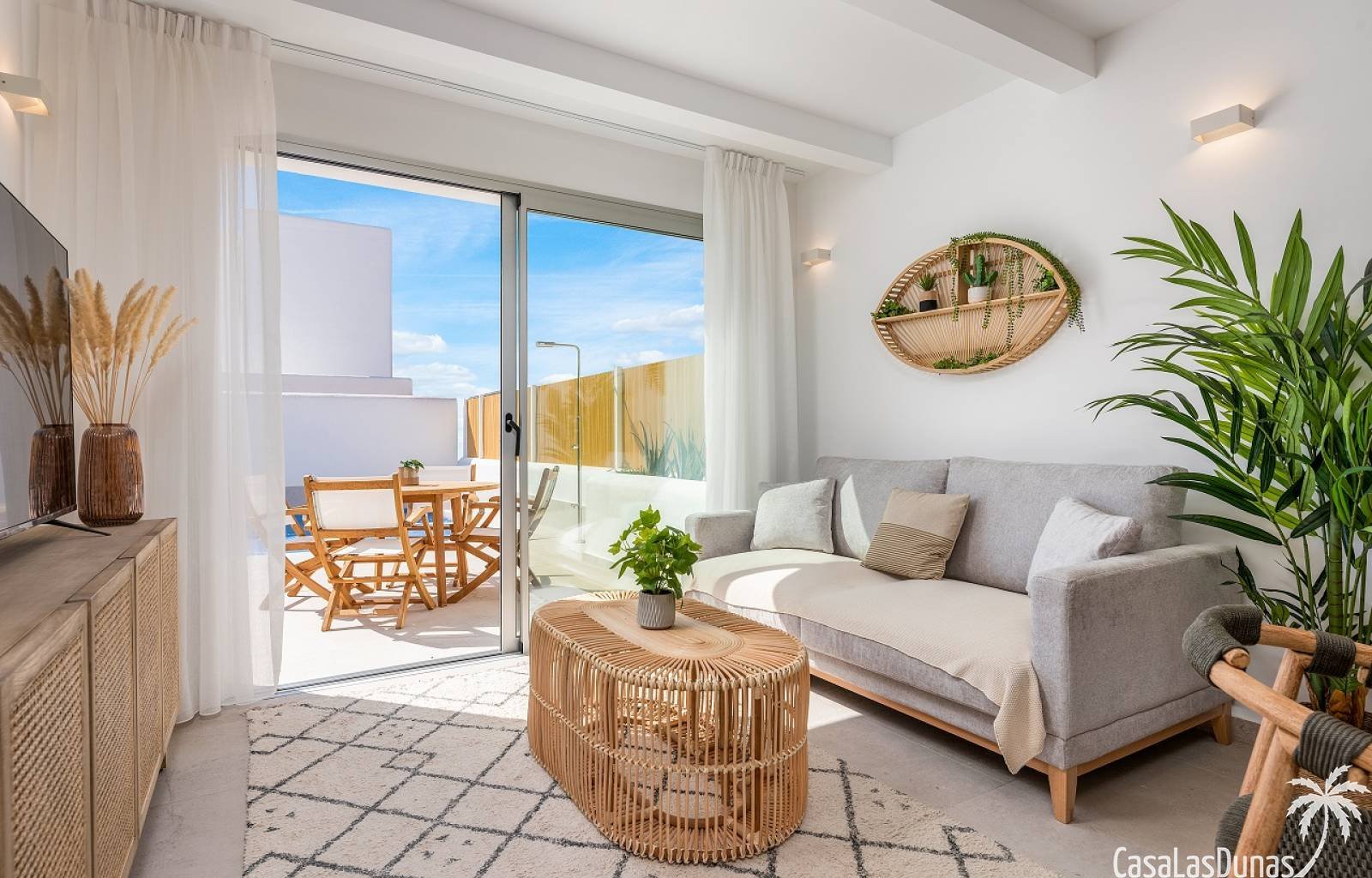  Diese neu gebauten Erdgeschosswohnungen mit drei Schlafzimmern und zwei Bädern verfügen über eine großzügige Terrasse, die Wohnungen im ersten Stock 