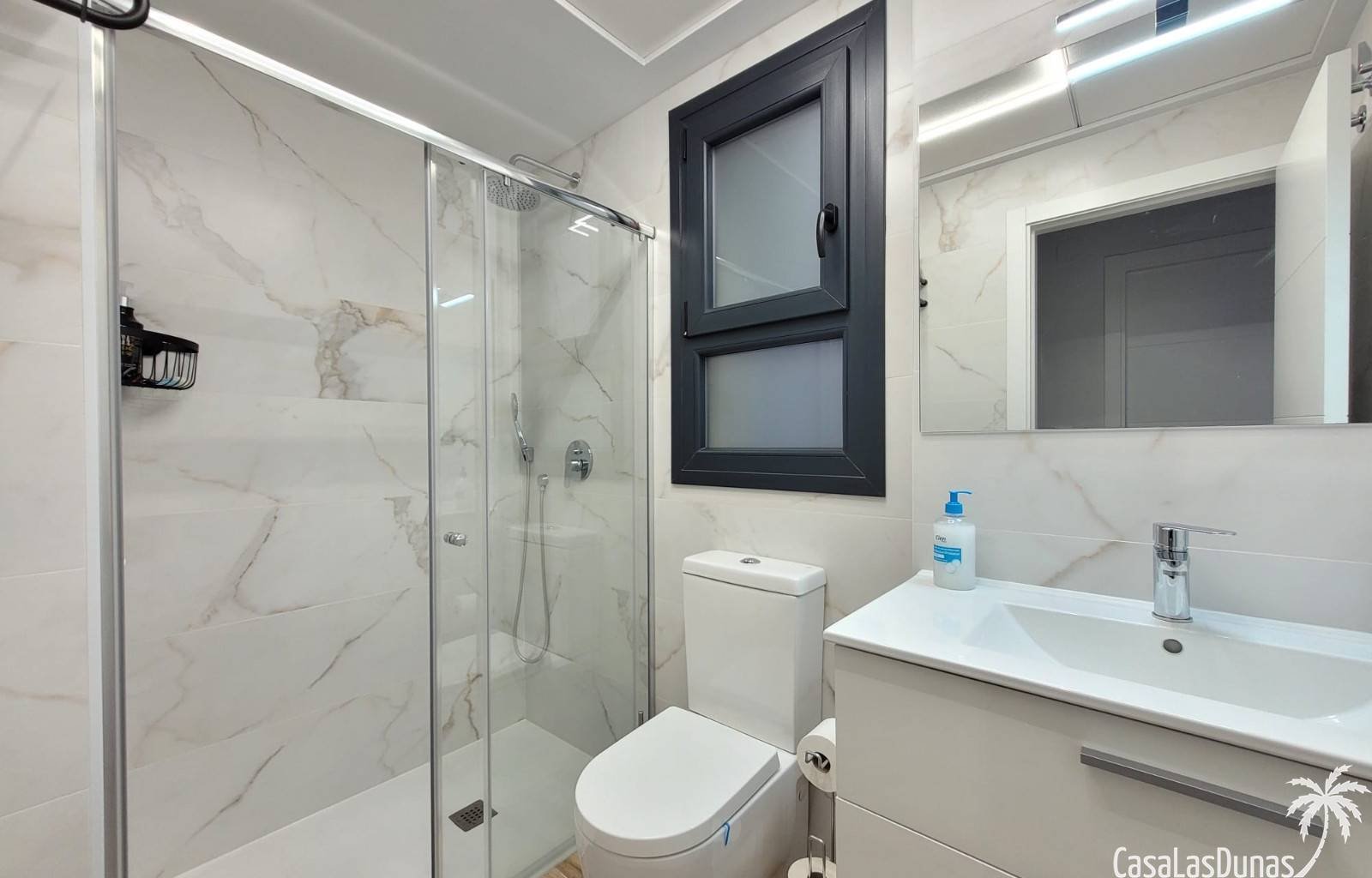  Wir bieten Ihnen eine komfortable und bestens ausgestattete Unterkunft, ideal für einen erholsamen Urlaub oder als dauerhafter Wohnsitz. Das Objekt b