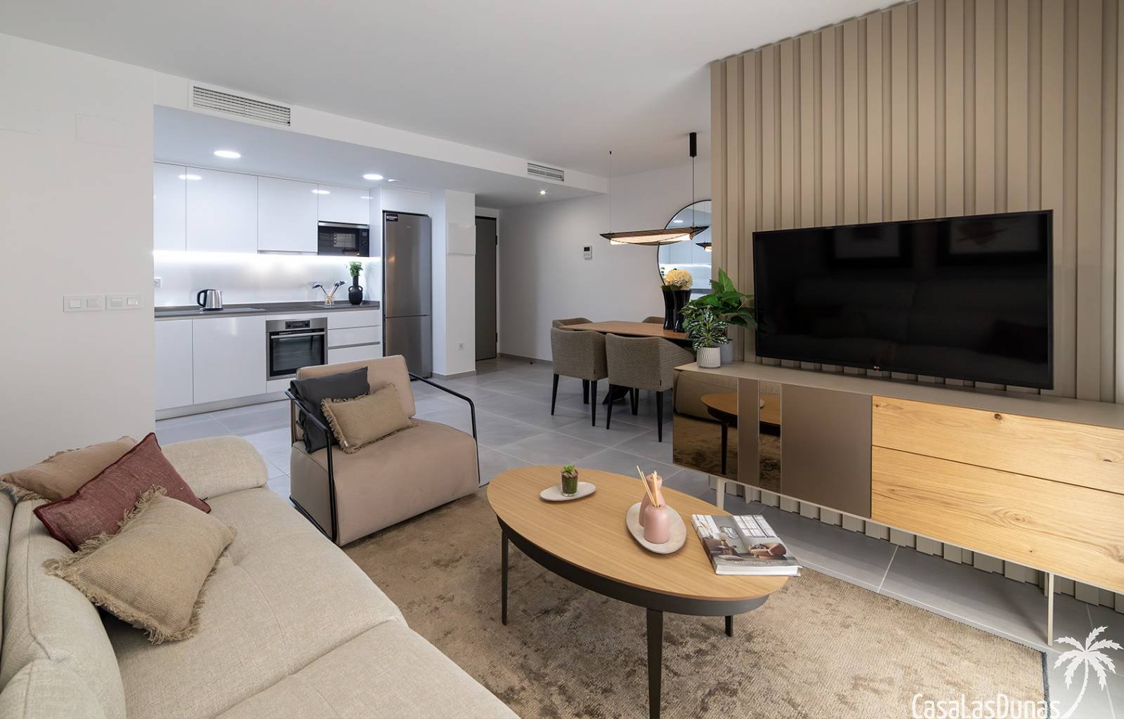  Nur wenige Gehminuten vom Strand entfernt, inmitten der Natur und dennoch in unmittelbarer Nähe zu allen Annehmlichkeiten: Dieses exklusive Neubaupro