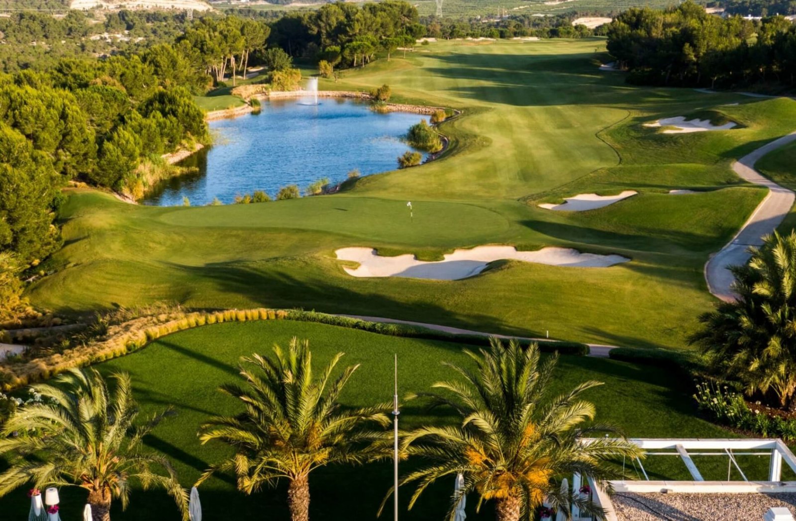  In der charmanten Stadt Orihuela gelegen, bietet diese exklusive Wohnanlage eine Auswahl von 13 Immobilien, darunter Wohnungen und Erdgeschossoptione